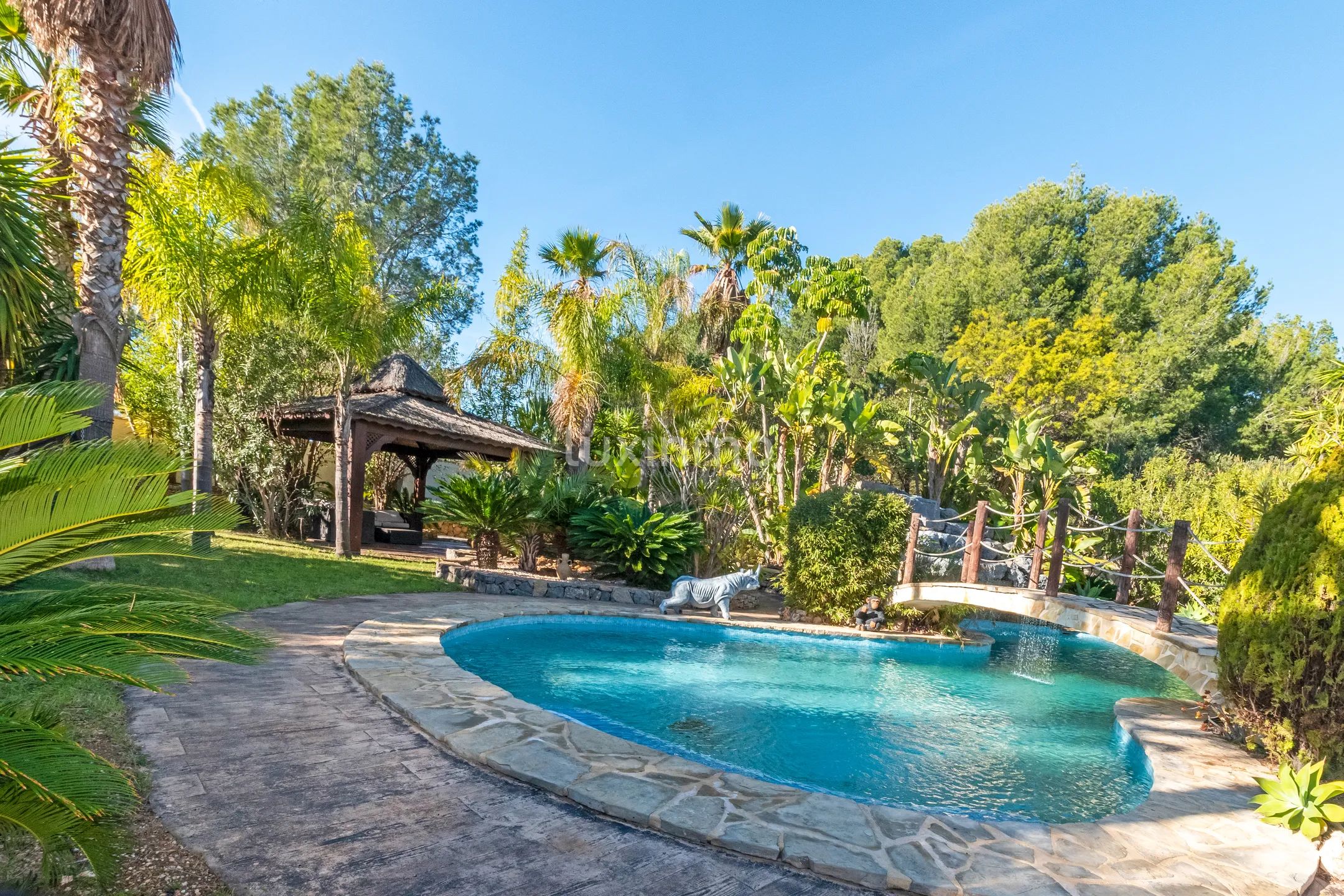 Villa with private pool for rent in La Nucia — photo 24