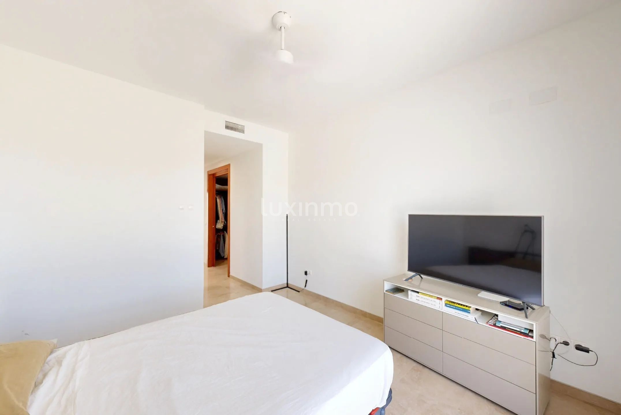 Villa met 5 slaapkamers, zonnepanelen, zwembad en uitzicht op zee in Alicante — photo 4