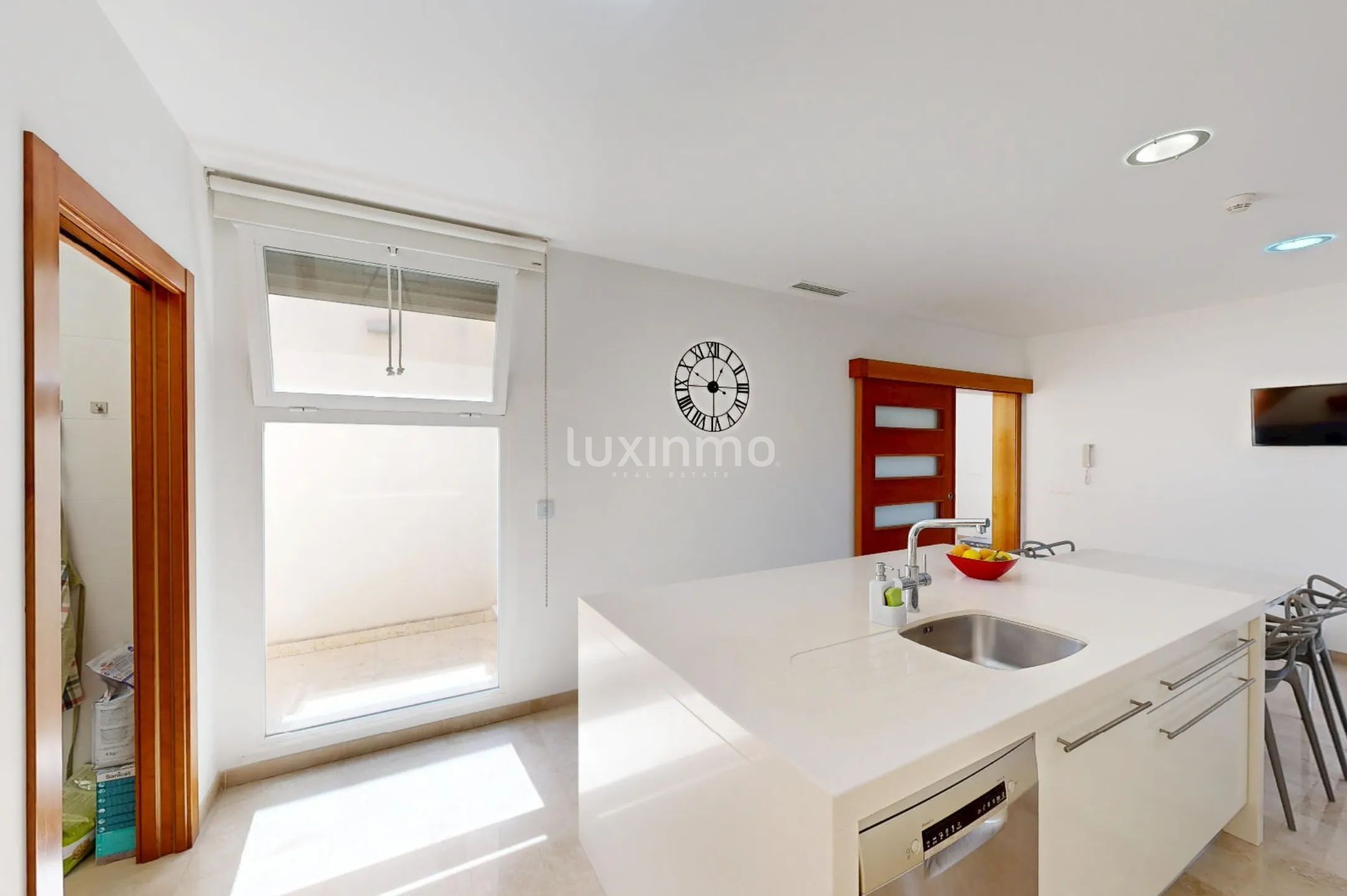 Villa met 5 slaapkamers, zonnepanelen, zwembad en uitzicht op zee in Alicante — photo 9
