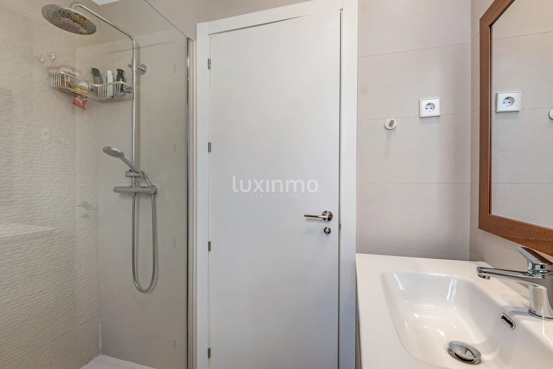 Modern apartment with sea and mountain views in Calpe — photo 20