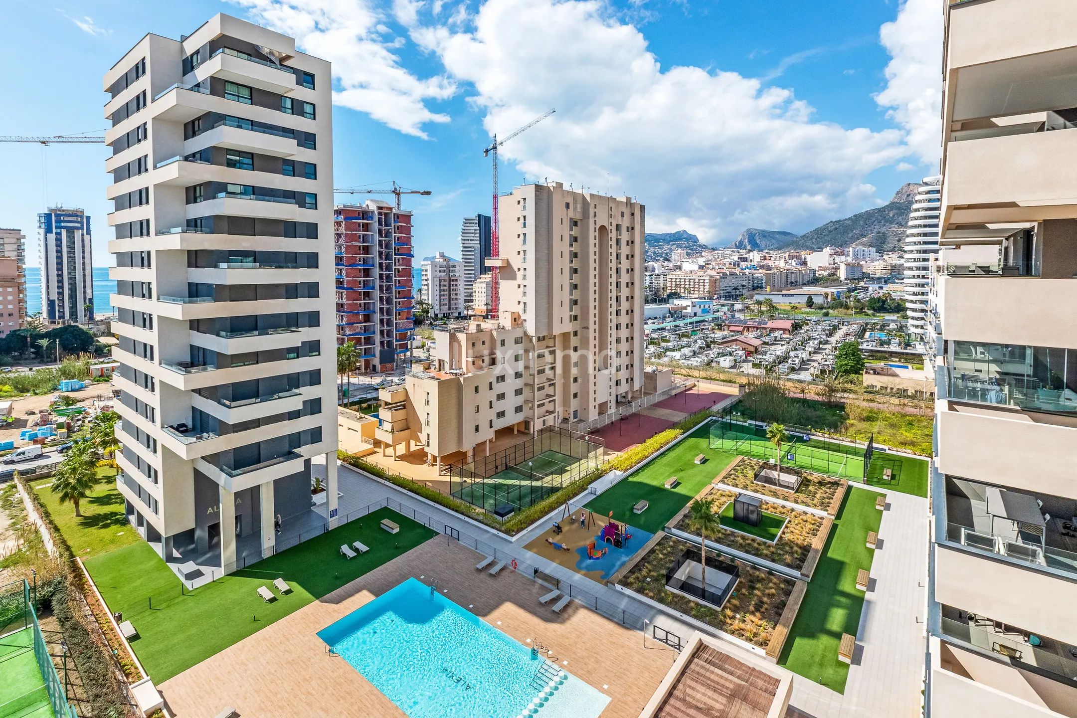 Modern 2-bedroom flat with sea and mountain views in Calpe — photo 24
