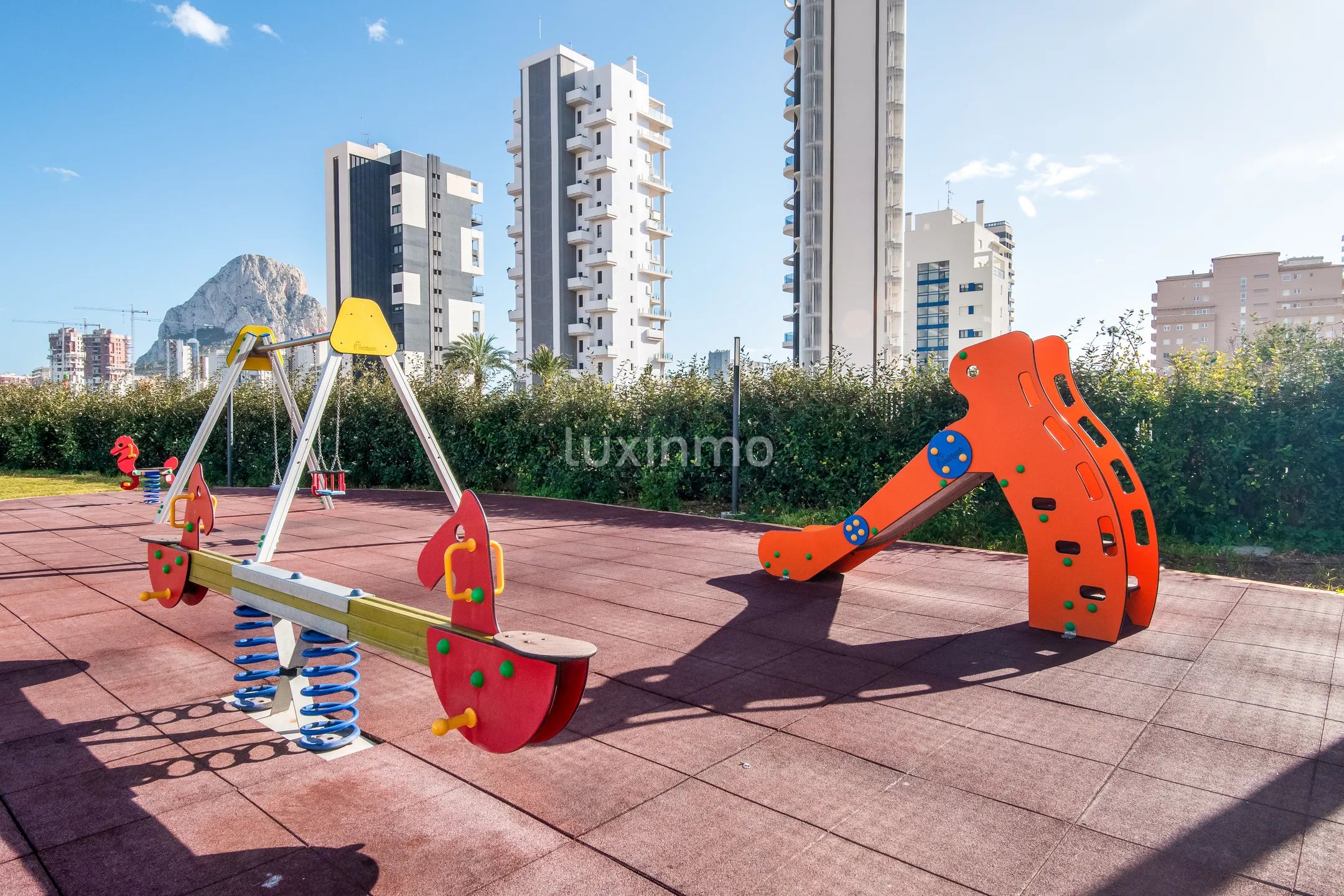 Modern apartment with sea and mountain views in Calpe — photo 22