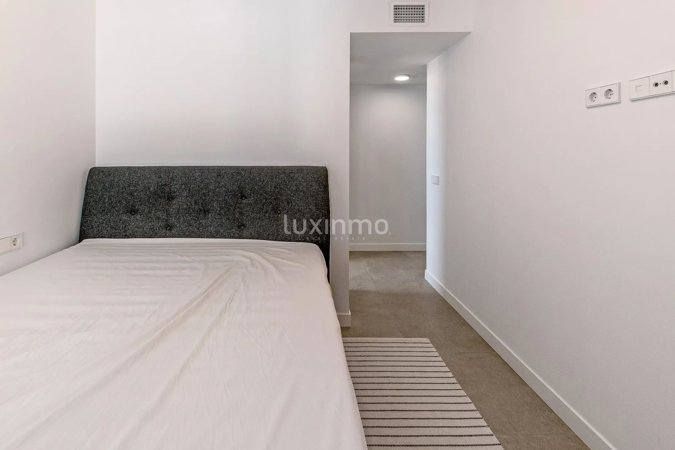 Modern 2-bedroom flat with sea and mountain views in Calpe — photo 13
