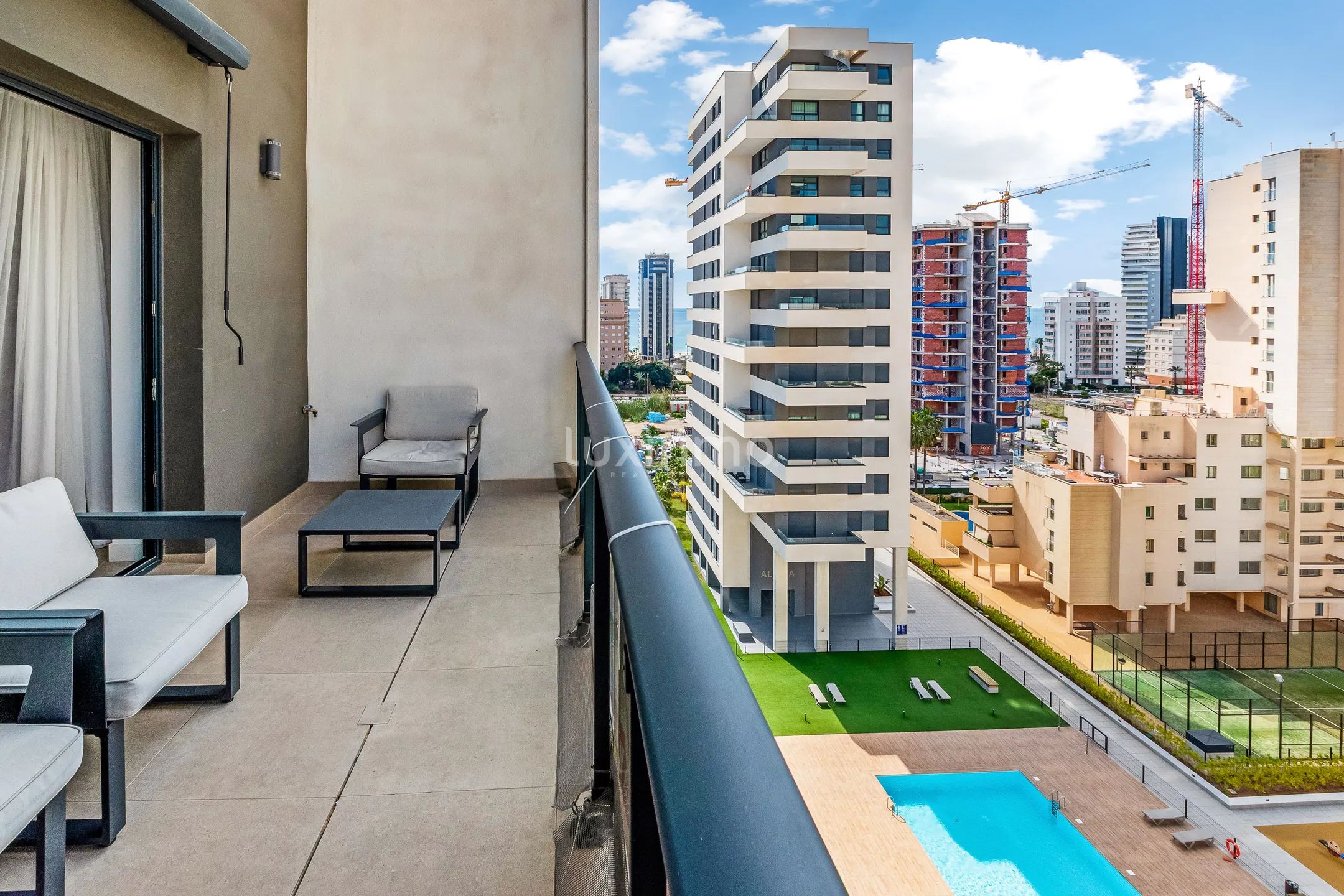 Modern 2-bedroom flat with sea and mountain views in Calpe — photo 3