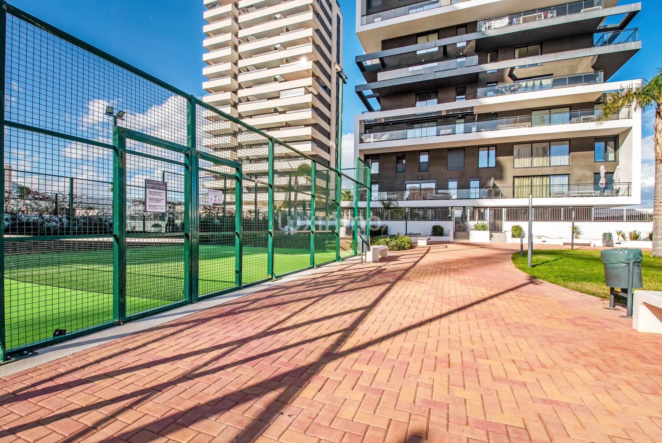 Modern apartment with sea and mountain views in Calpe — photo 23