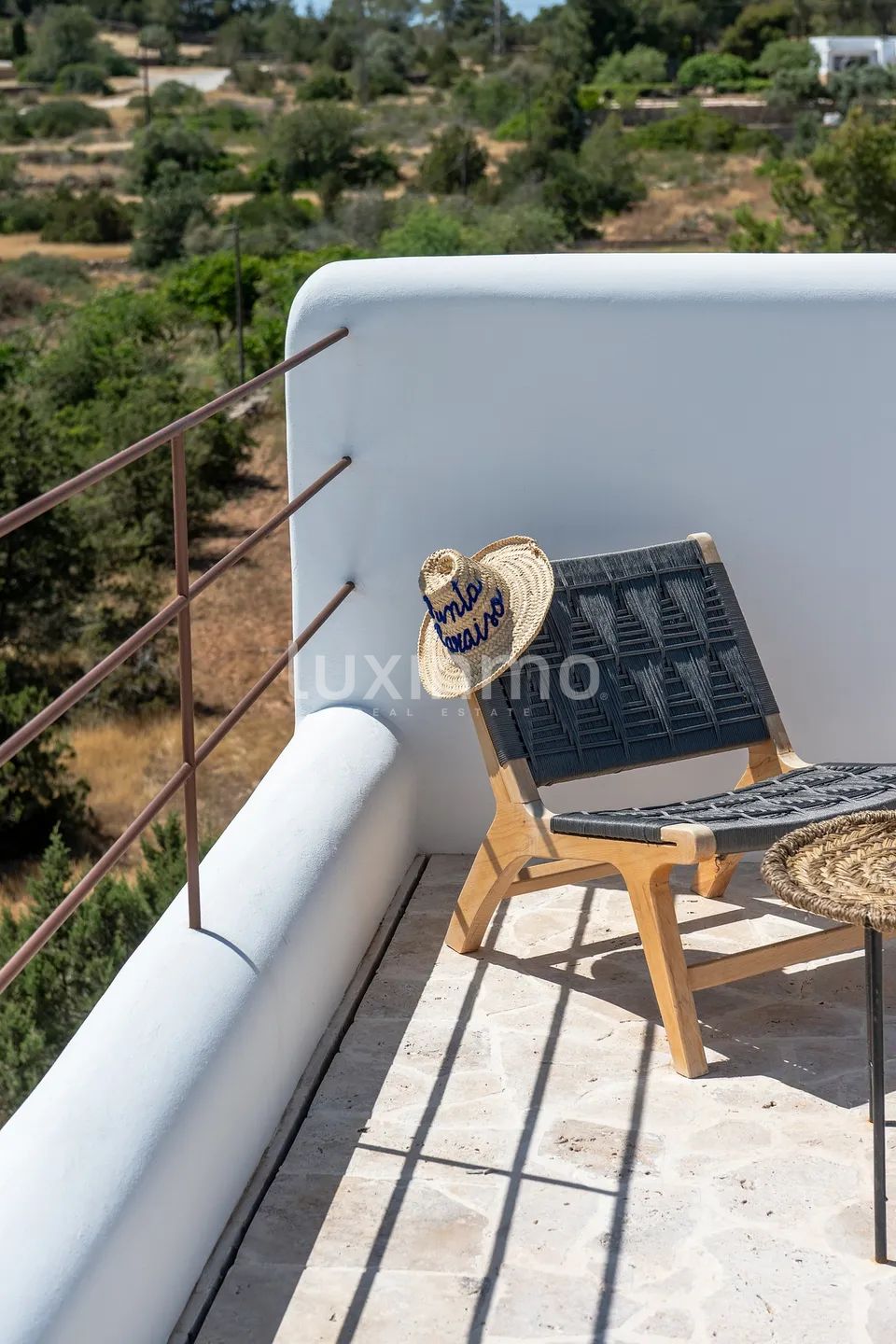 An bicencan retreat where organic design meets island living — photo 16