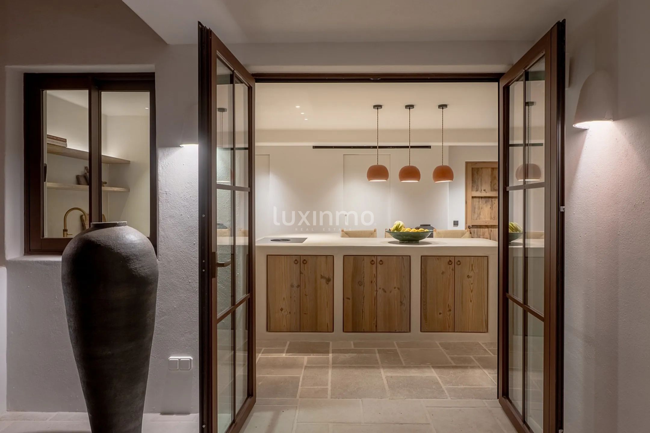 An bicencan retreat where organic design meets island living — photo 66