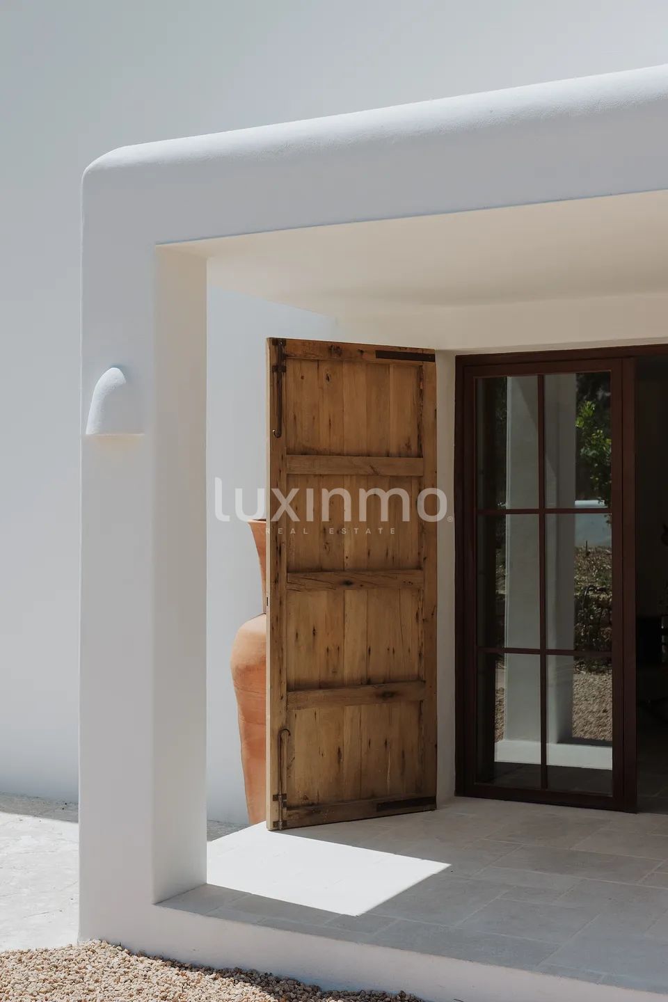 An bicencan retreat where organic design meets island living — photo 19