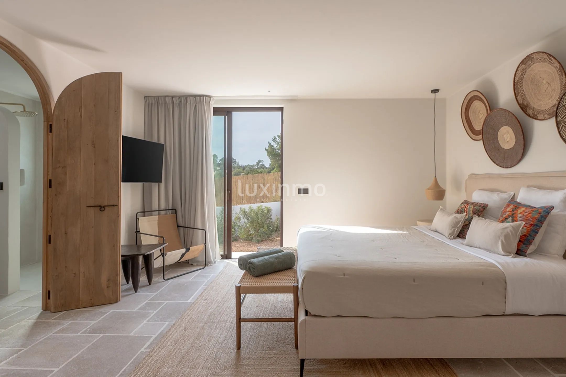 An bicencan retreat where organic design meets island living — photo 49