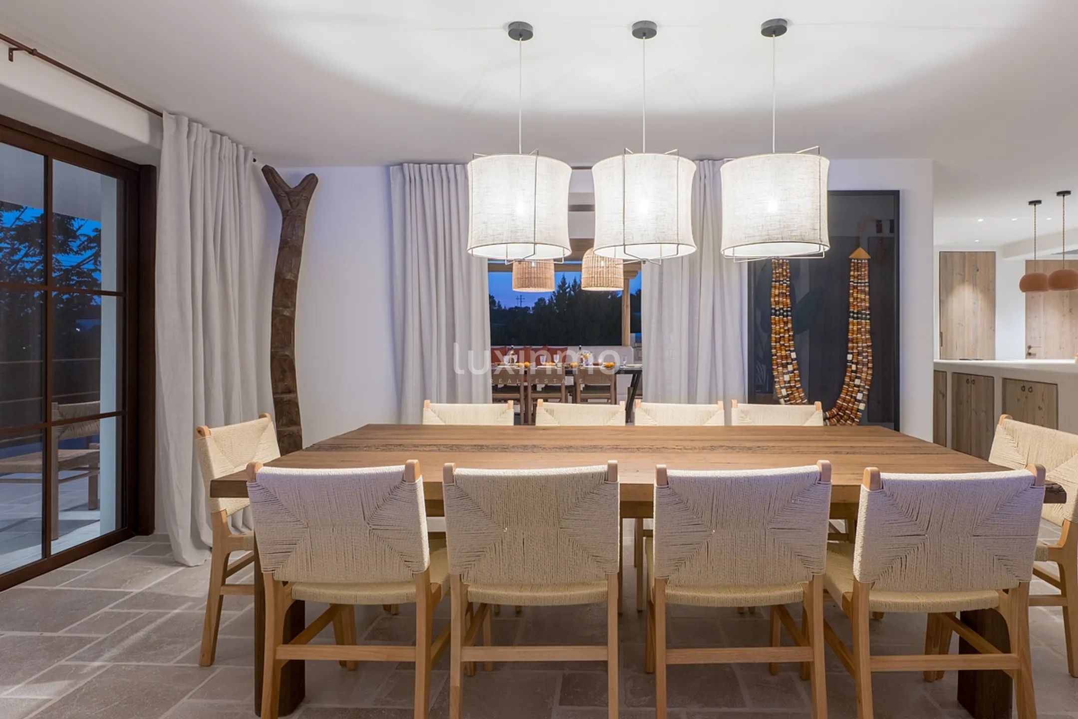 An bicencan retreat where organic design meets island living — photo 40