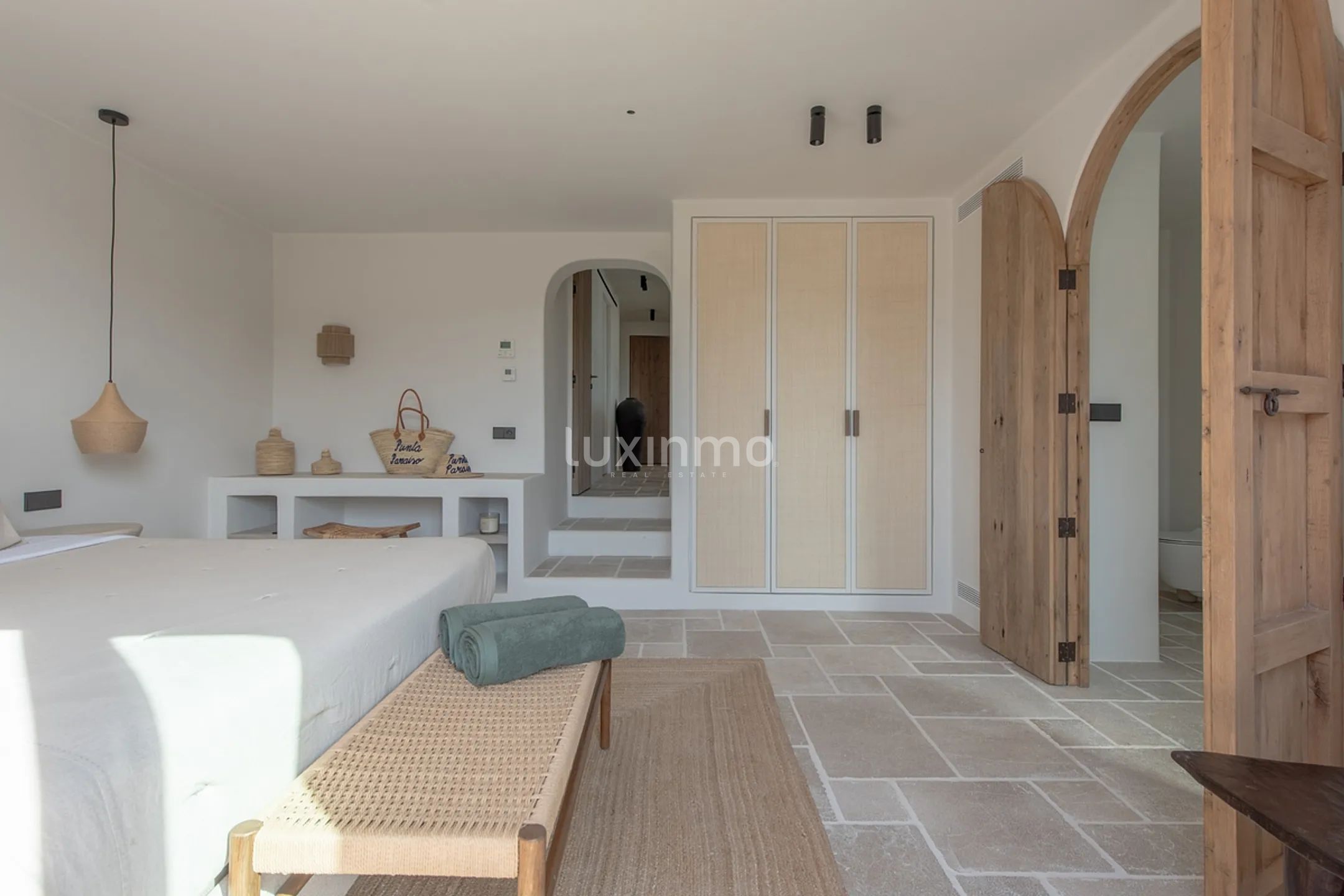 An bicencan retreat where organic design meets island living — photo 52