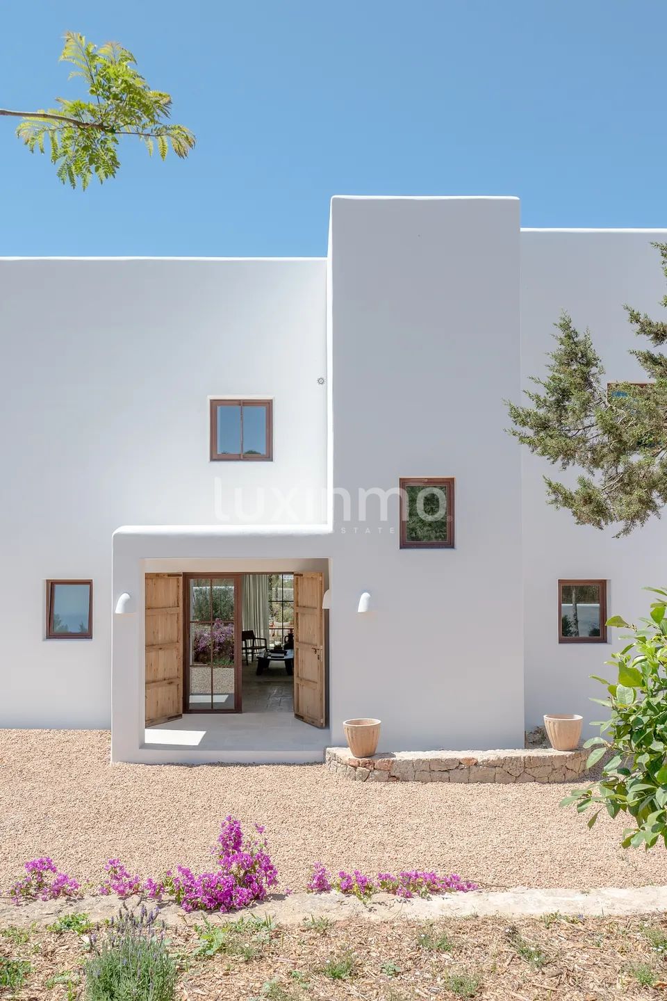 An bicencan retreat where organic design meets island living — photo 20