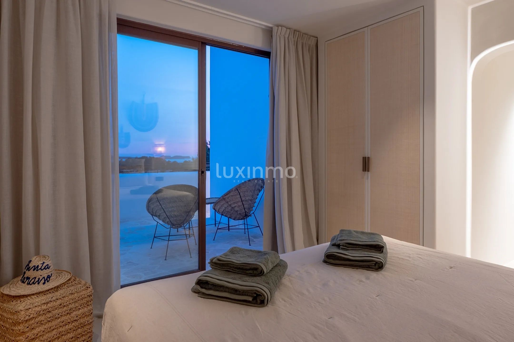 An bicencan retreat where organic design meets island living — photo 56