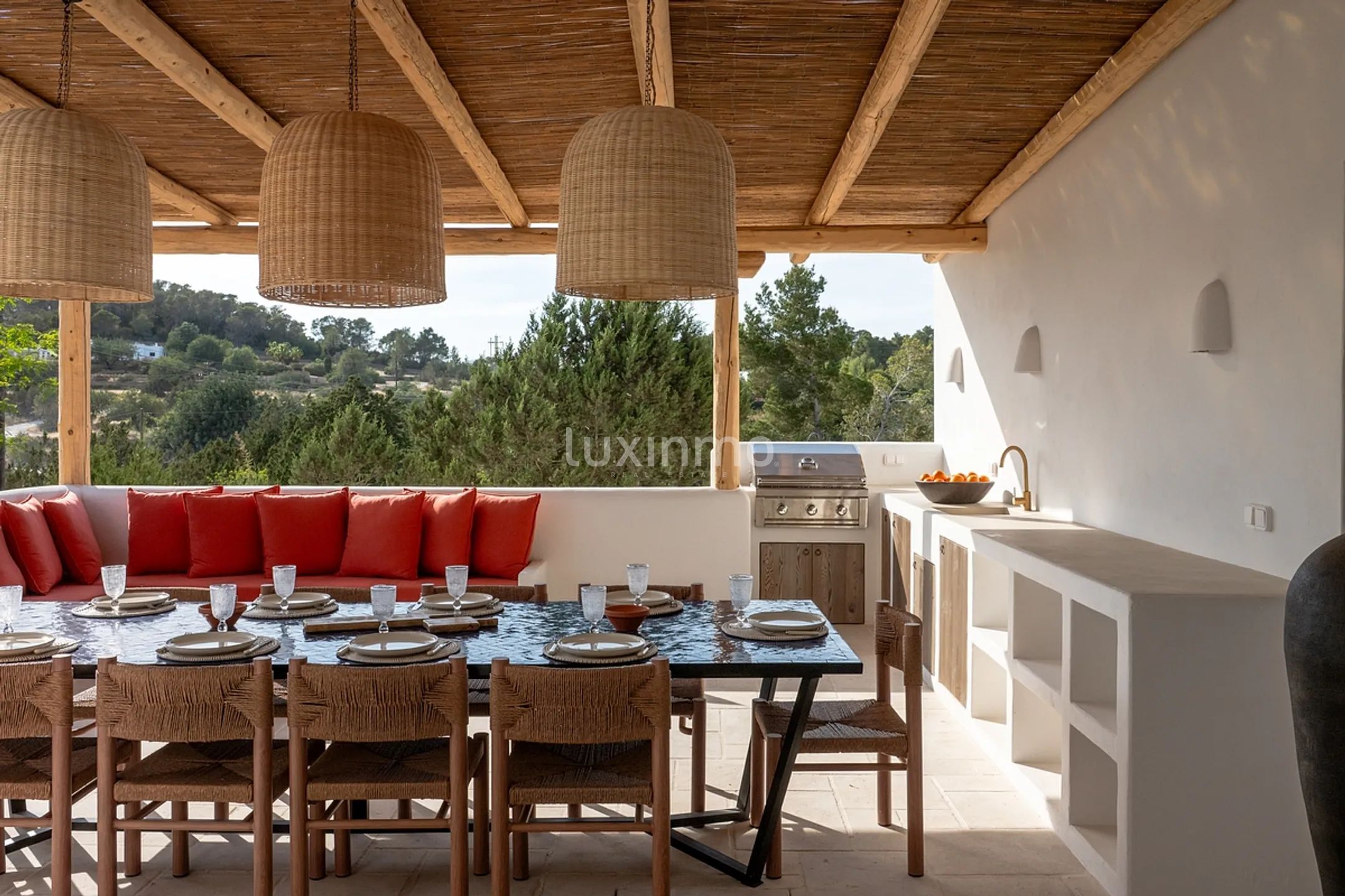 An bicencan retreat where organic design meets island living — photo 60