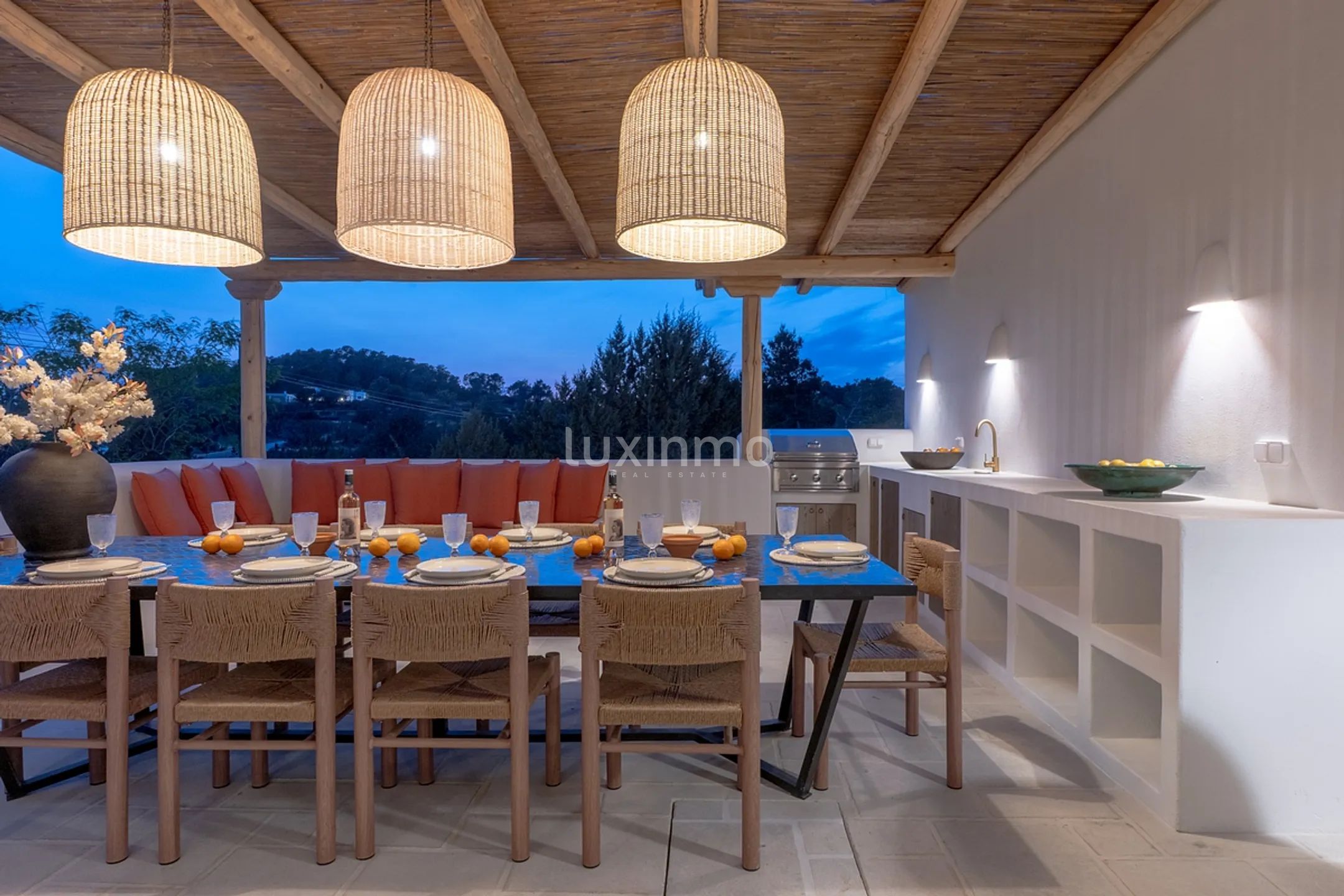 An bicencan retreat where organic design meets island living — photo 33