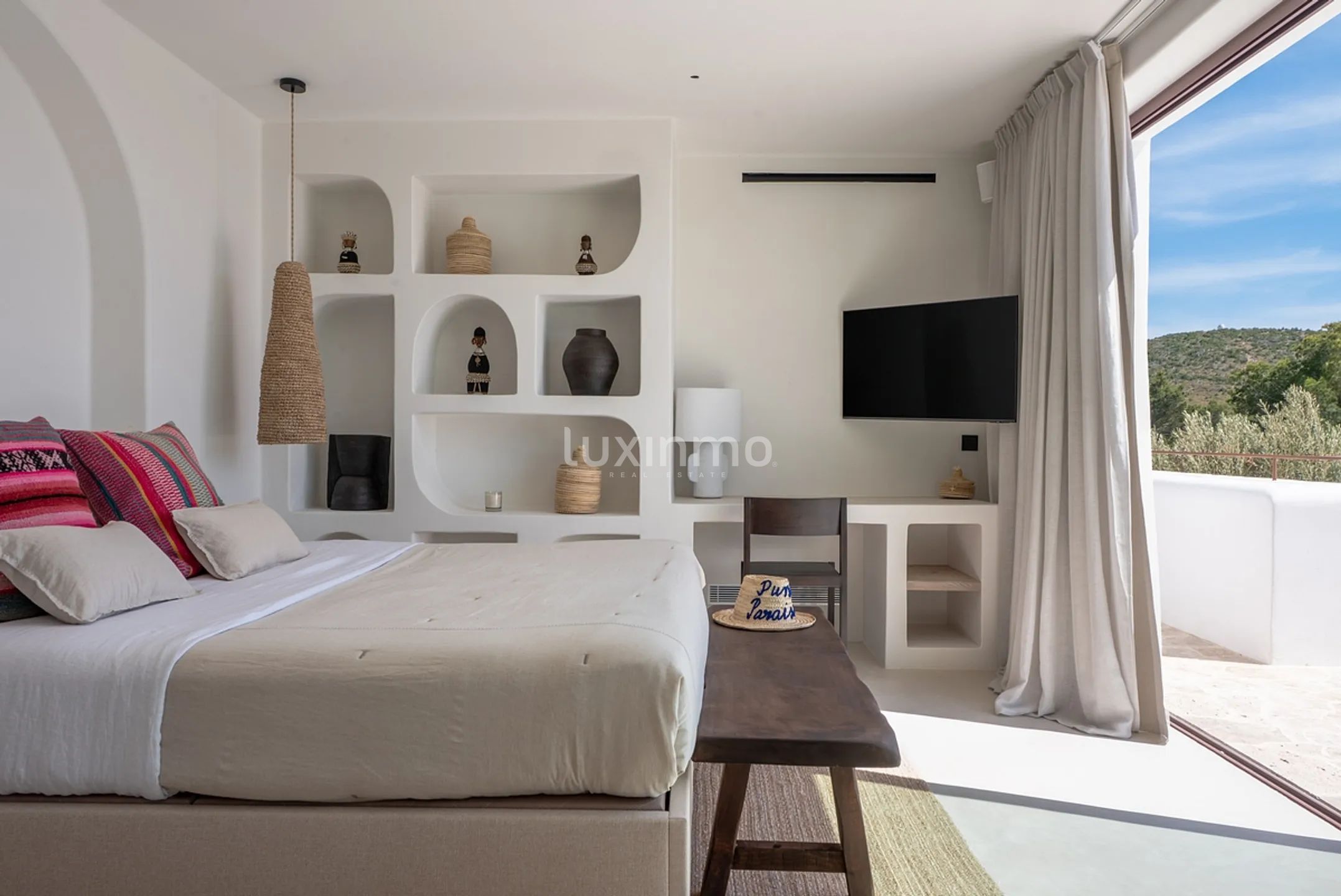 An bicencan retreat where organic design meets island living — photo 46