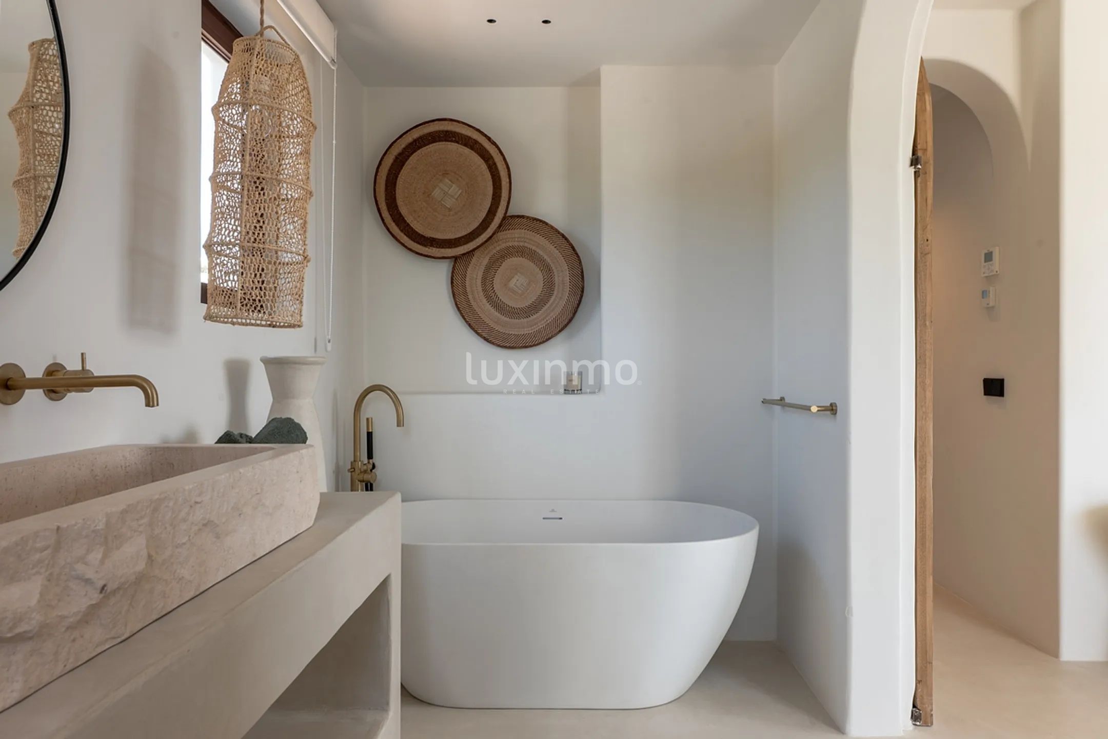 An bicencan retreat where organic design meets island living — photo 54