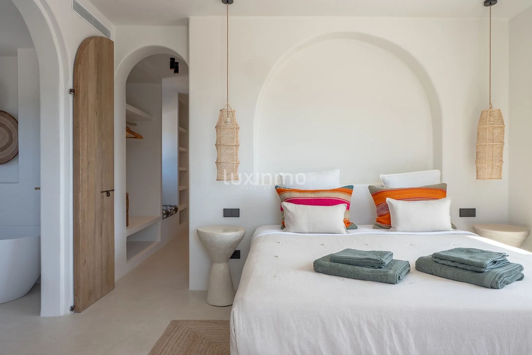 An bicencan retreat where organic design meets island living — photo 45