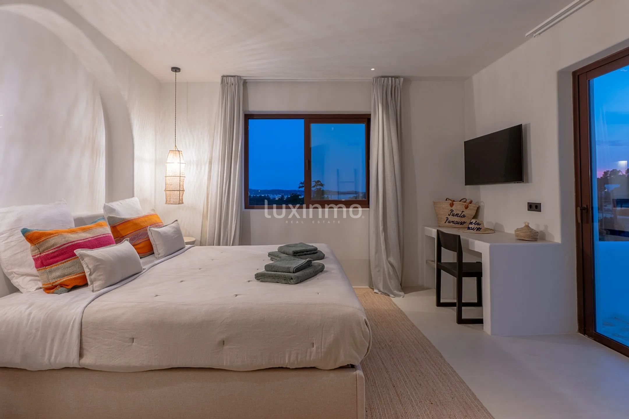 An bicencan retreat where organic design meets island living — photo 57