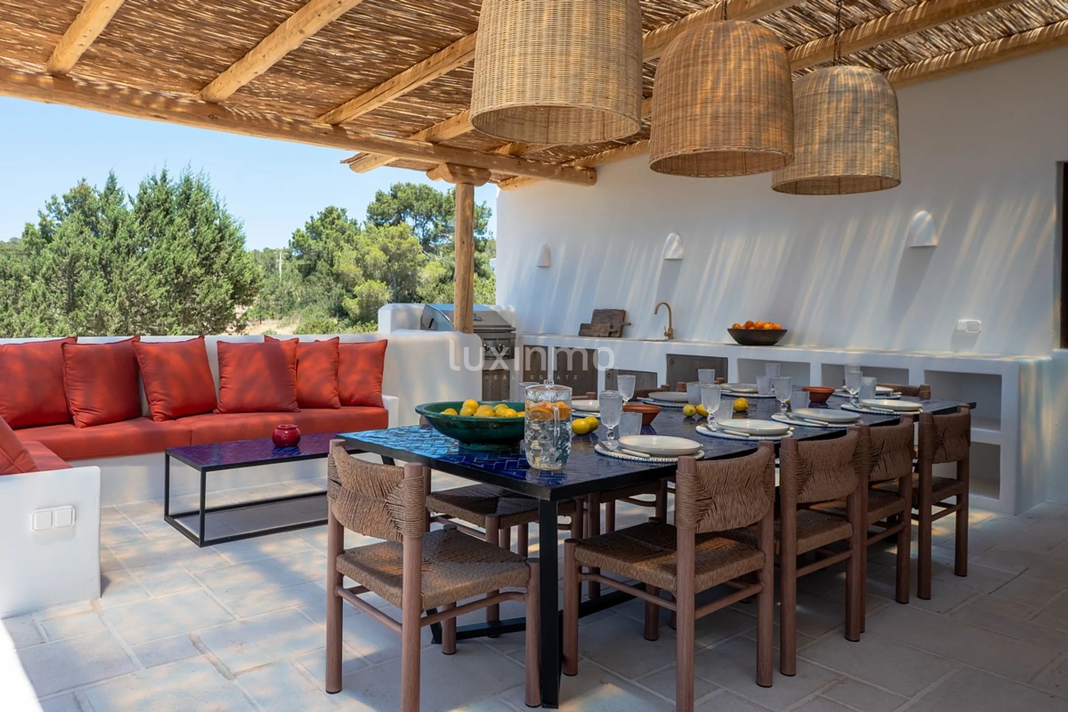 An bicencan retreat where organic design meets island living — photo 9