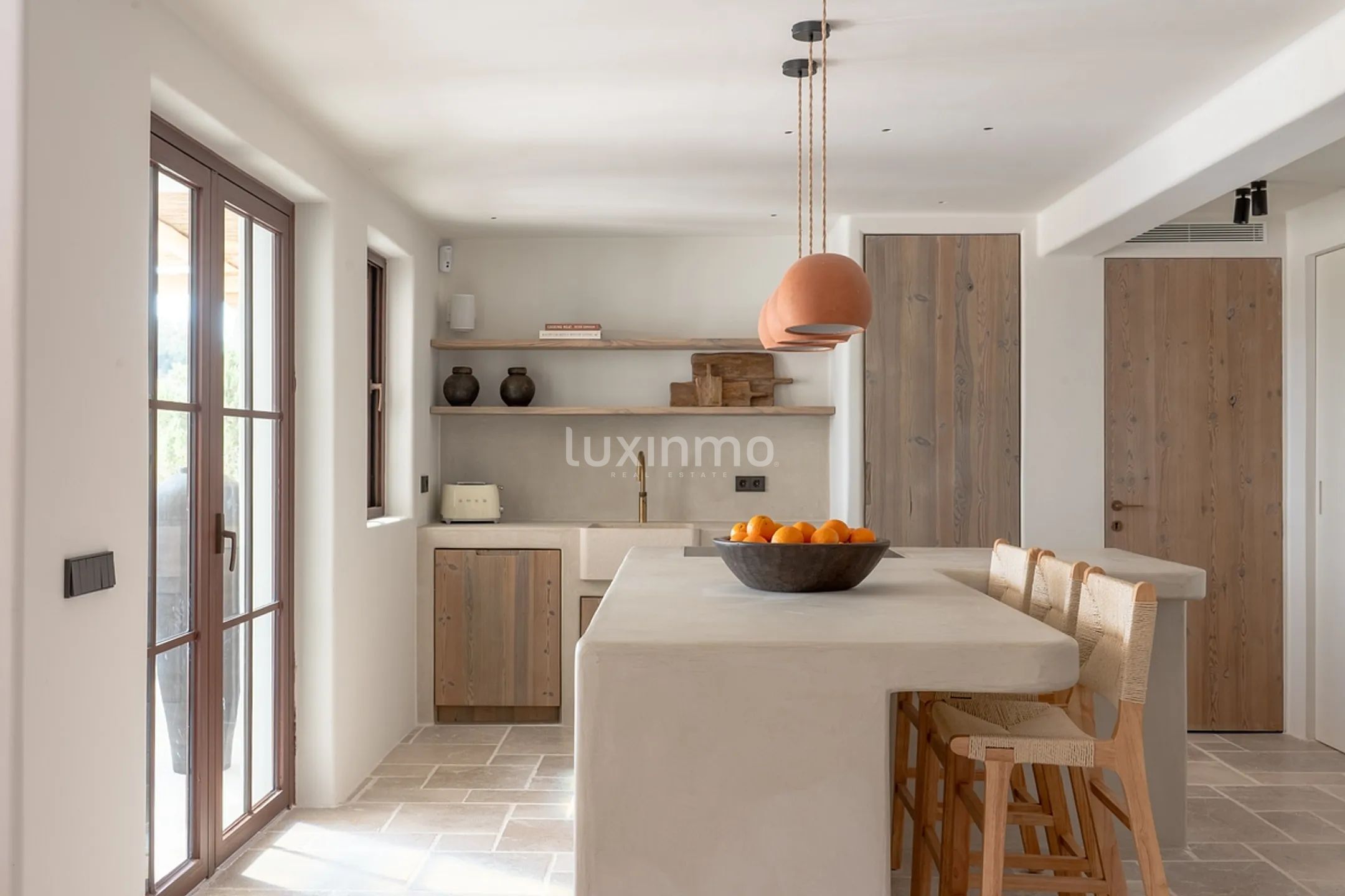 An bicencan retreat where organic design meets island living — photo 38