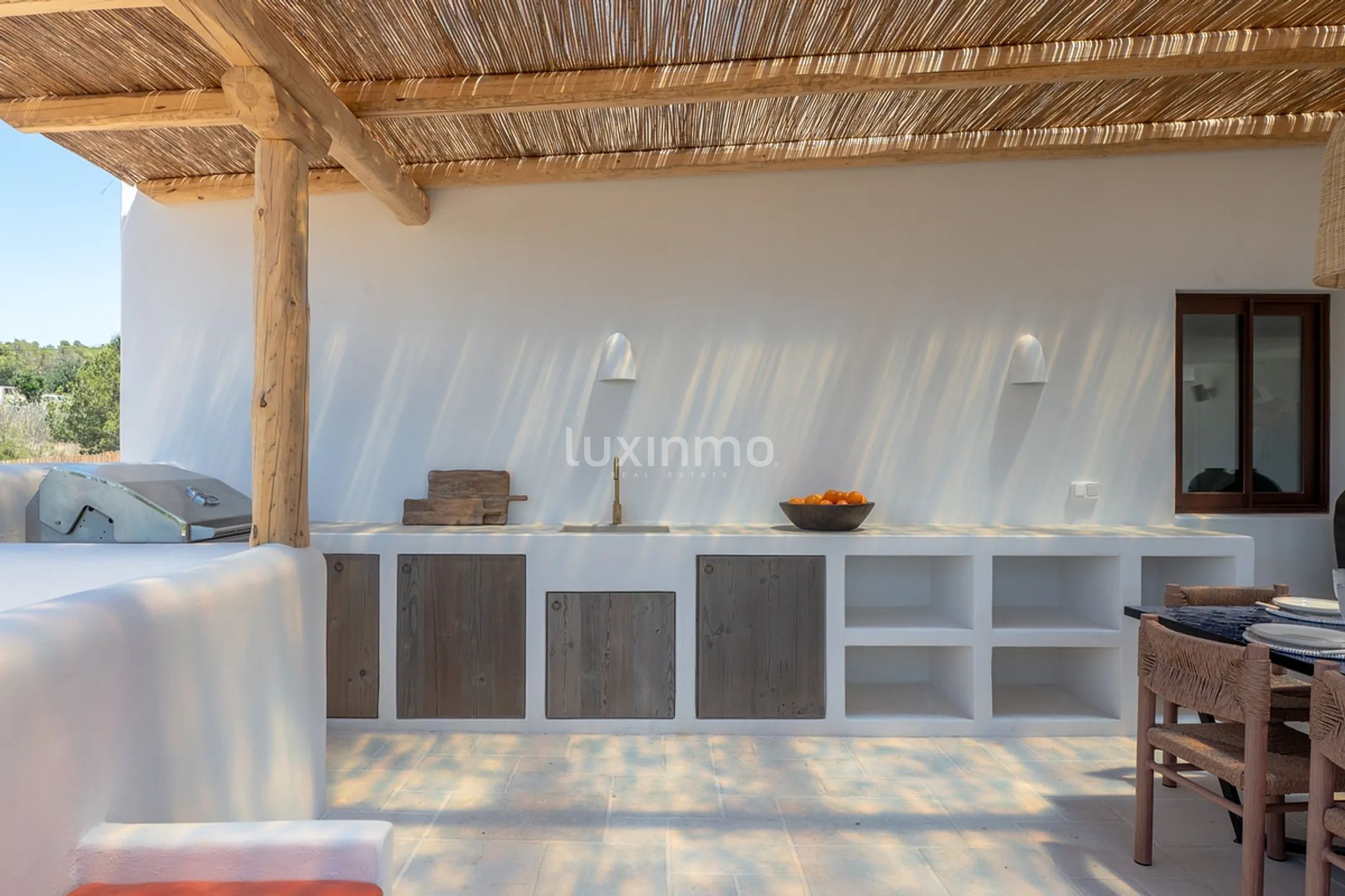 An bicencan retreat where organic design meets island living — photo 8