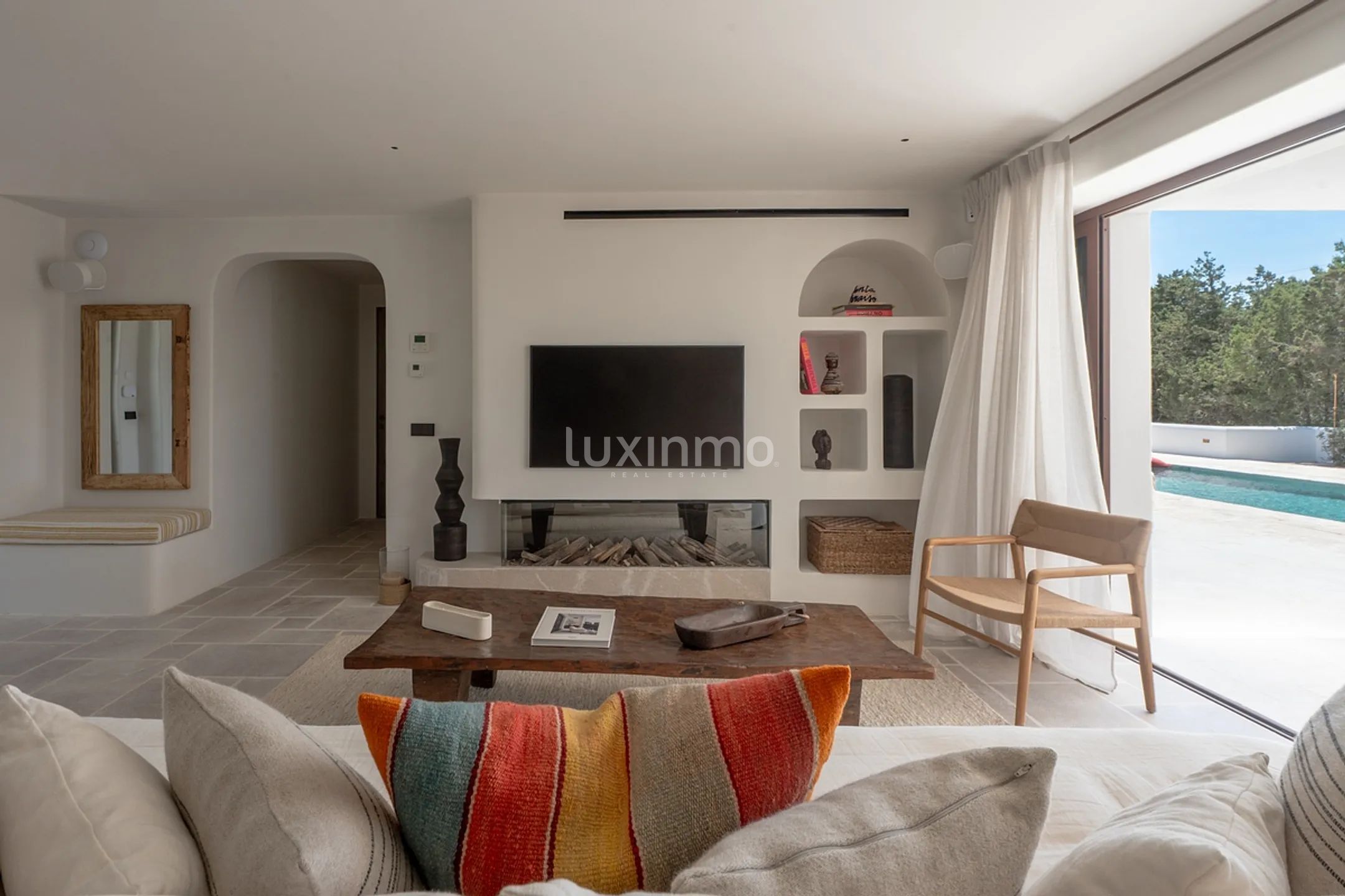 An bicencan retreat where organic design meets island living — photo 35