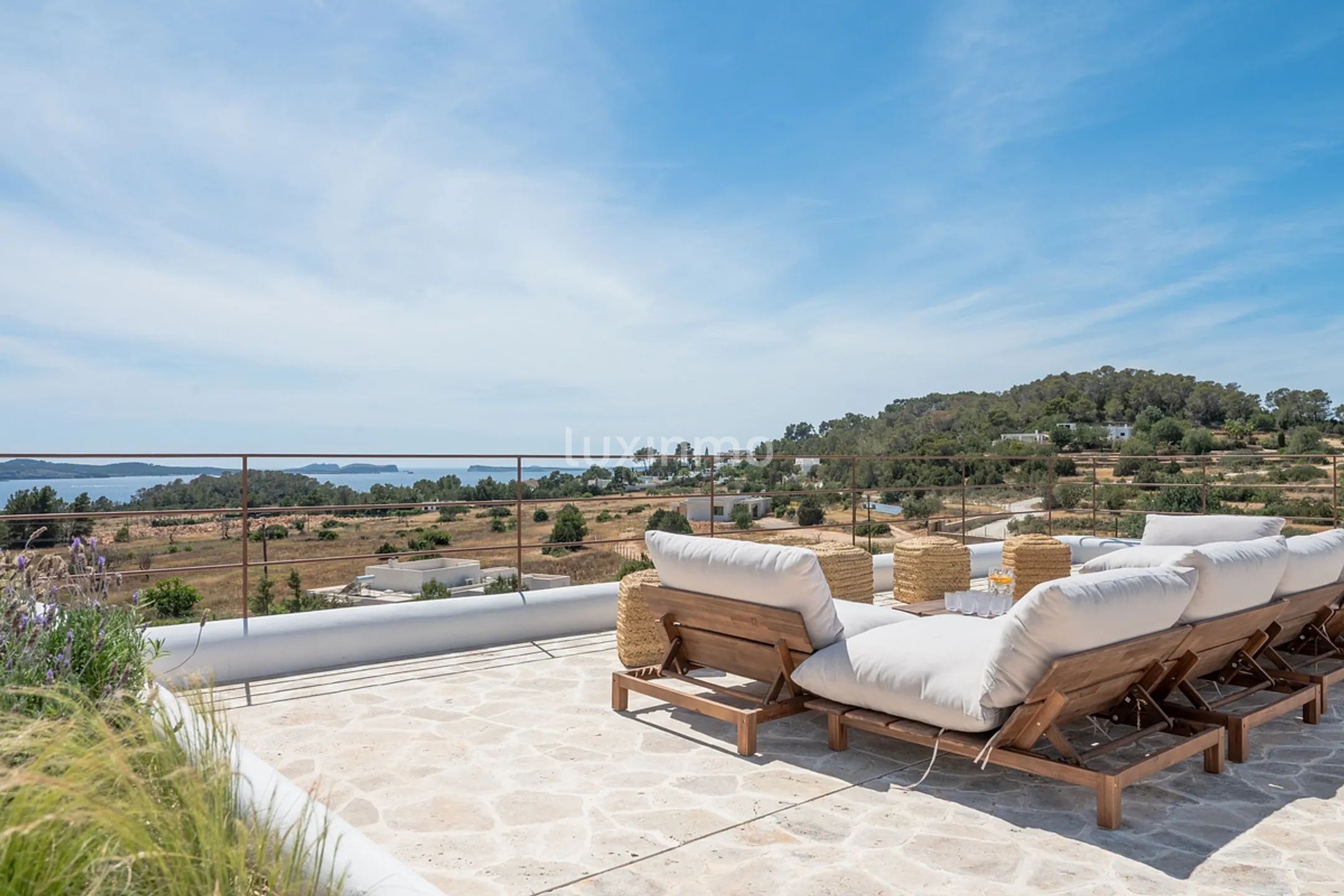 An bicencan retreat where organic design meets island living — photo 13