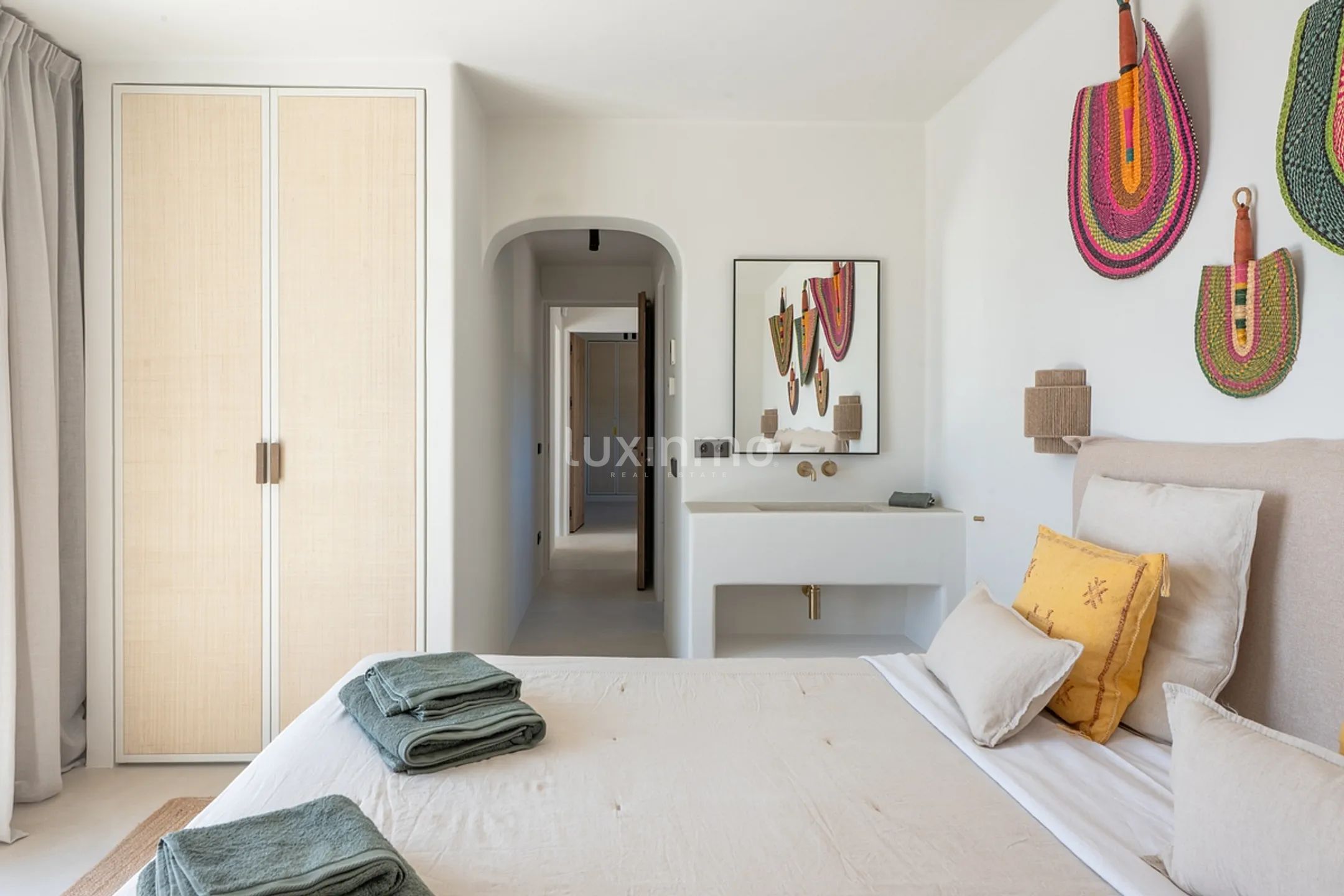 An bicencan retreat where organic design meets island living — photo 43