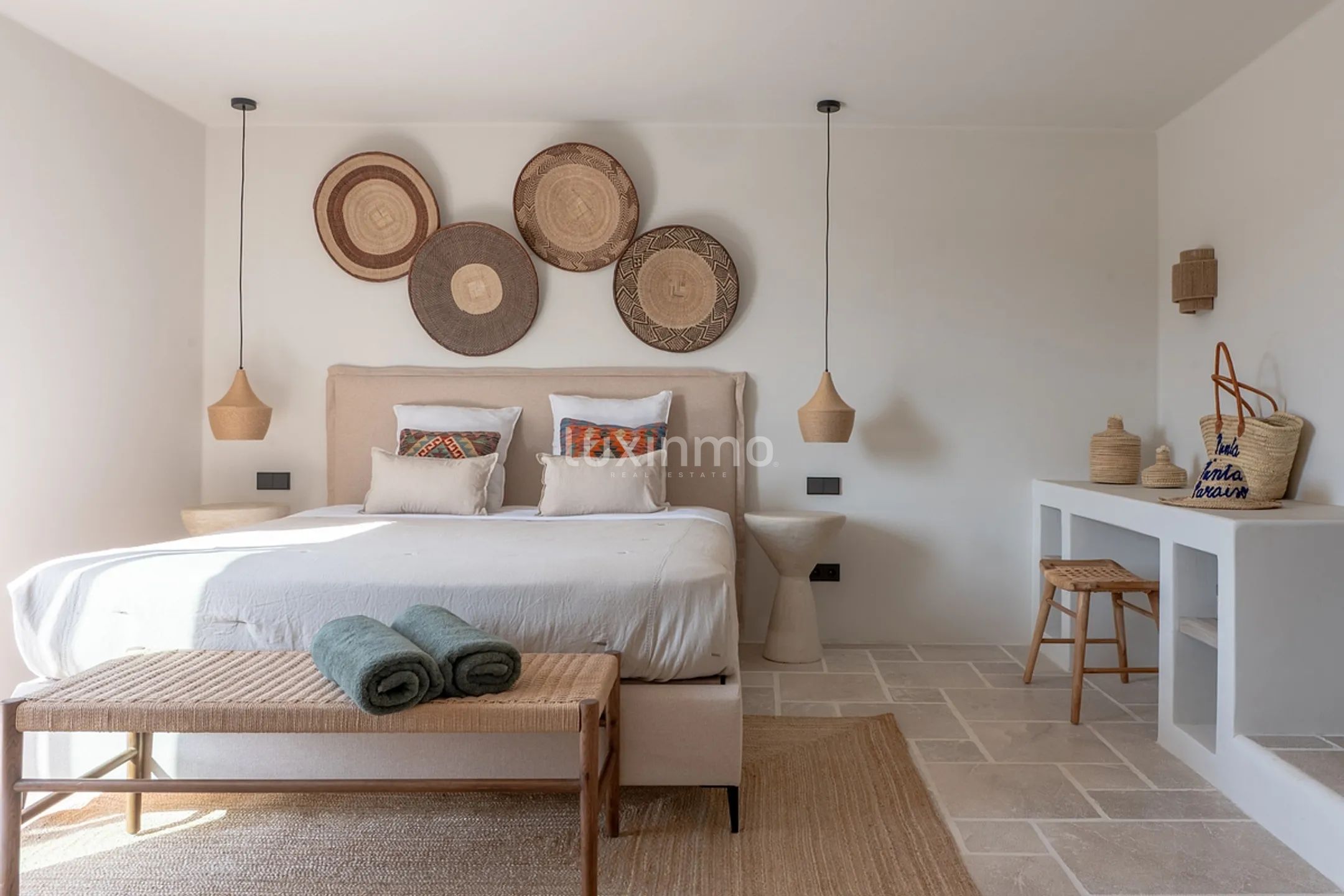 An bicencan retreat where organic design meets island living — photo 53