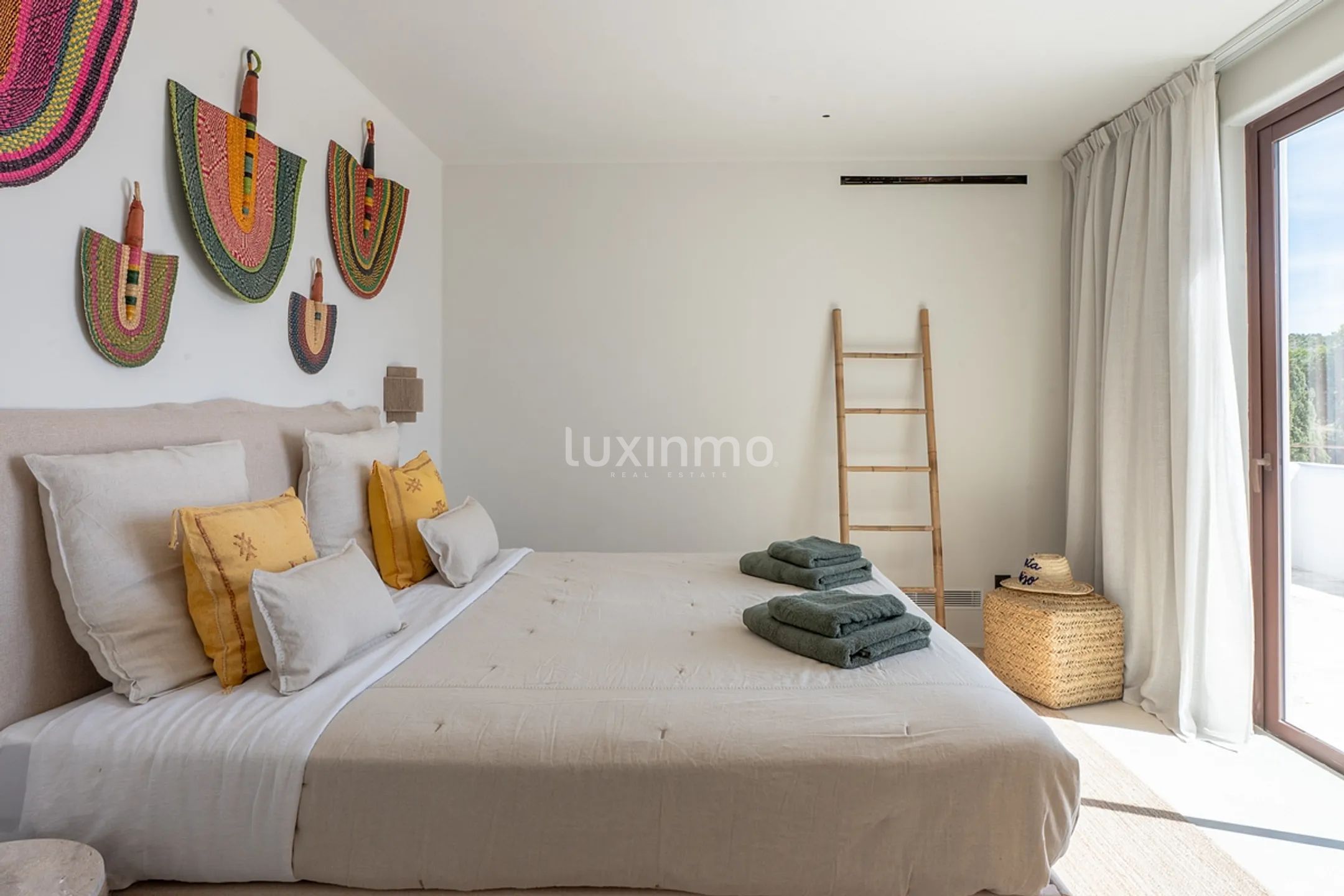 An bicencan retreat where organic design meets island living — photo 44