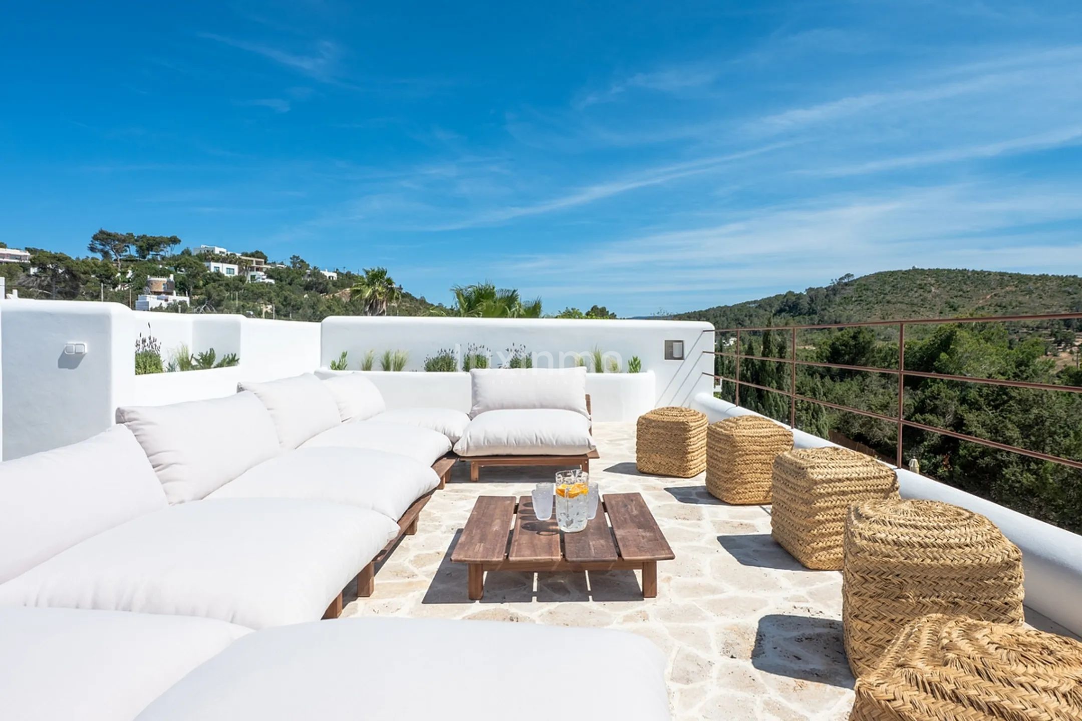 An bicencan retreat where organic design meets island living — photo 12