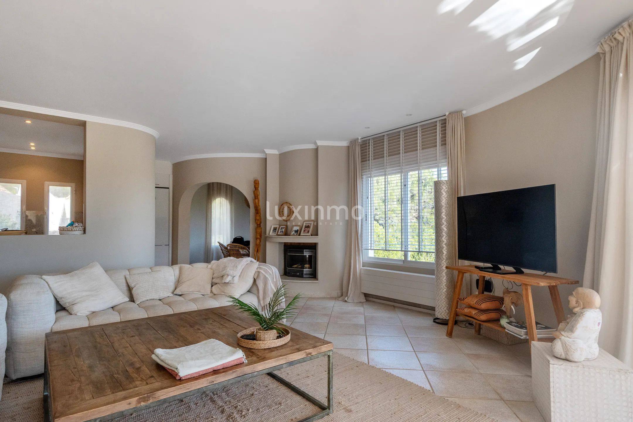 Impresionante Villa estilo ibicenca con vistas despejadas al mar y montañas — photo 12