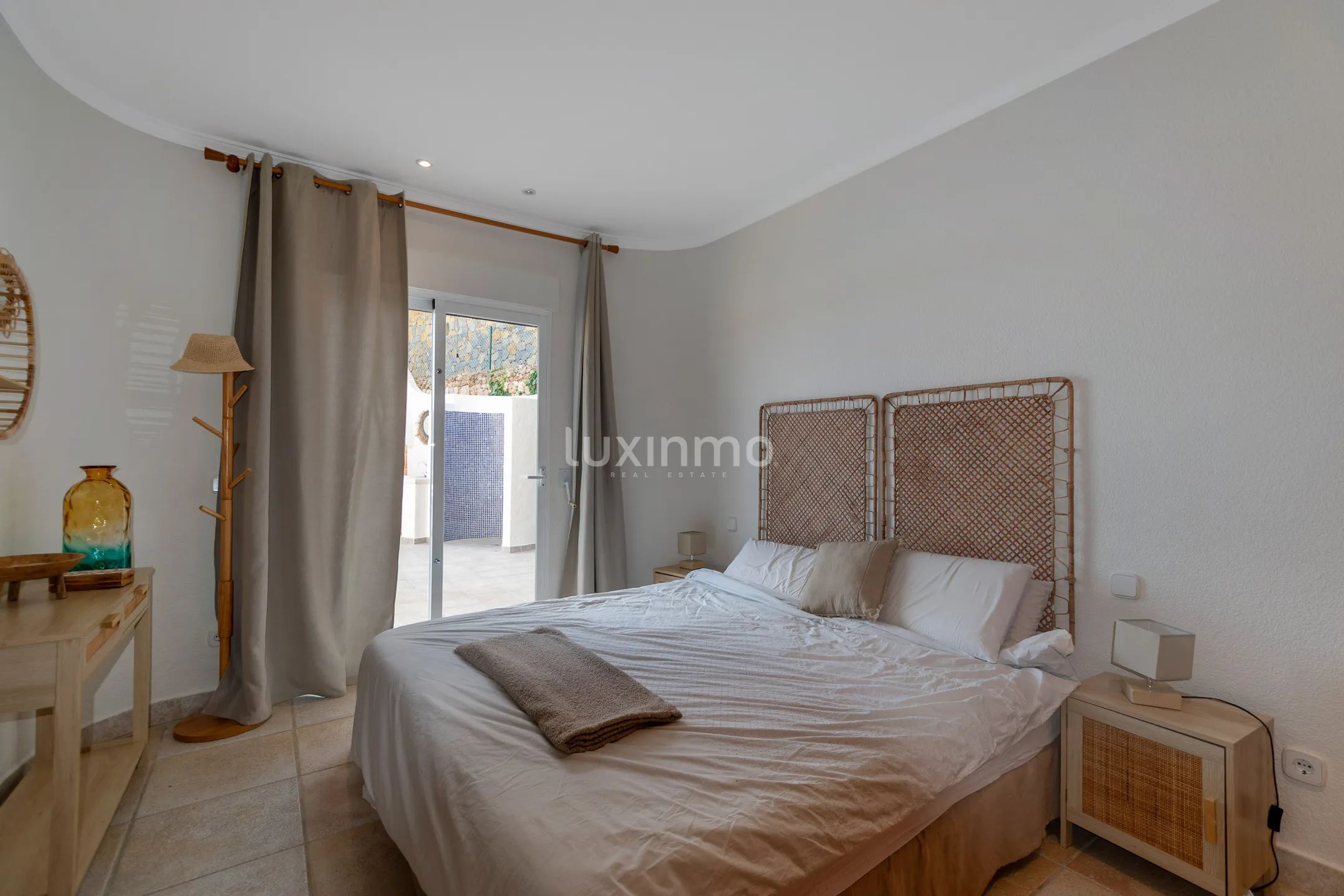 Superbe villa de style ibicenco avec vue imprenable sur la mer et les montagnes — photo 17