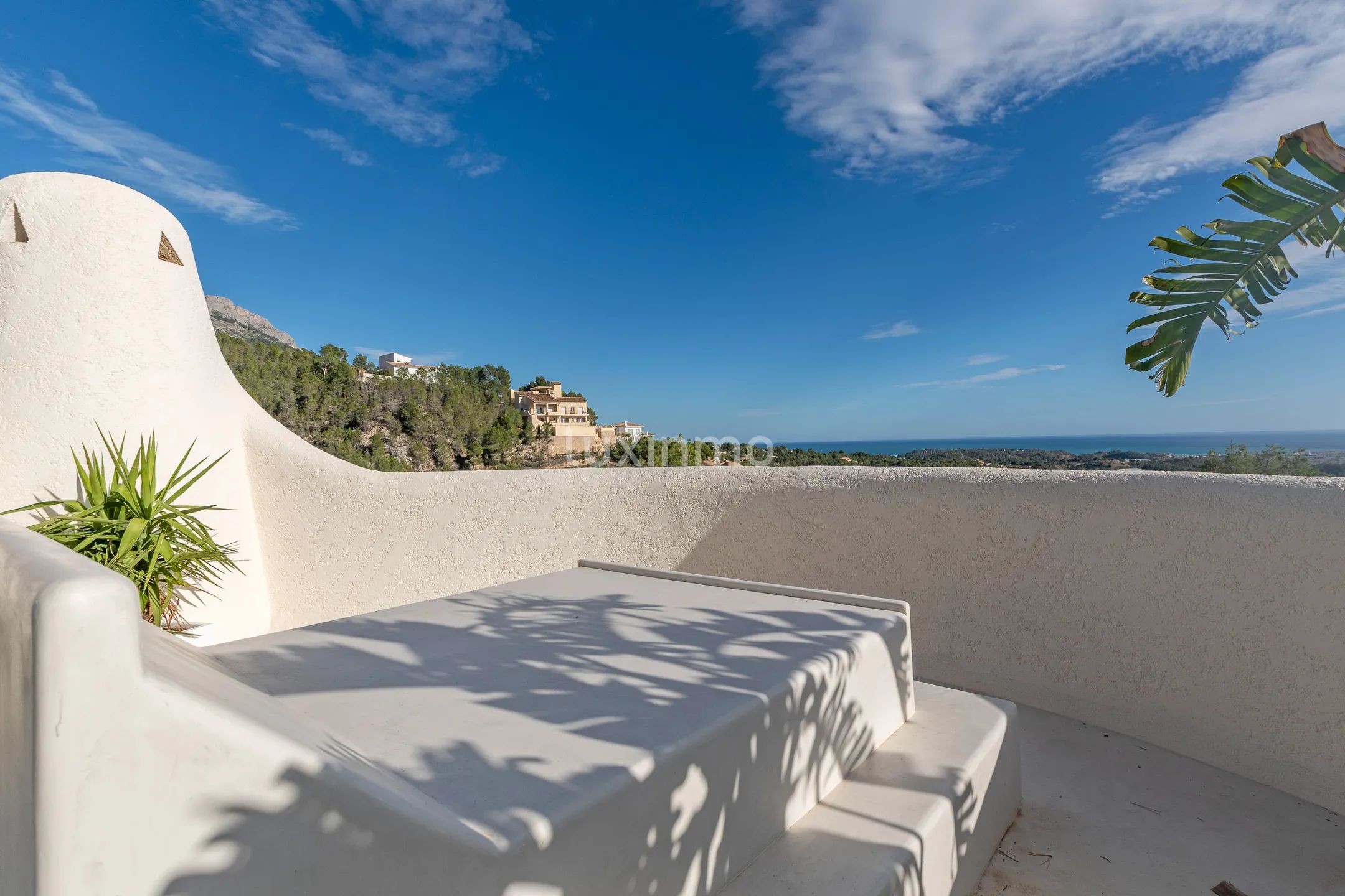 Impresionante Villa estilo ibicenca con vistas despejadas al mar y montañas — photo 9