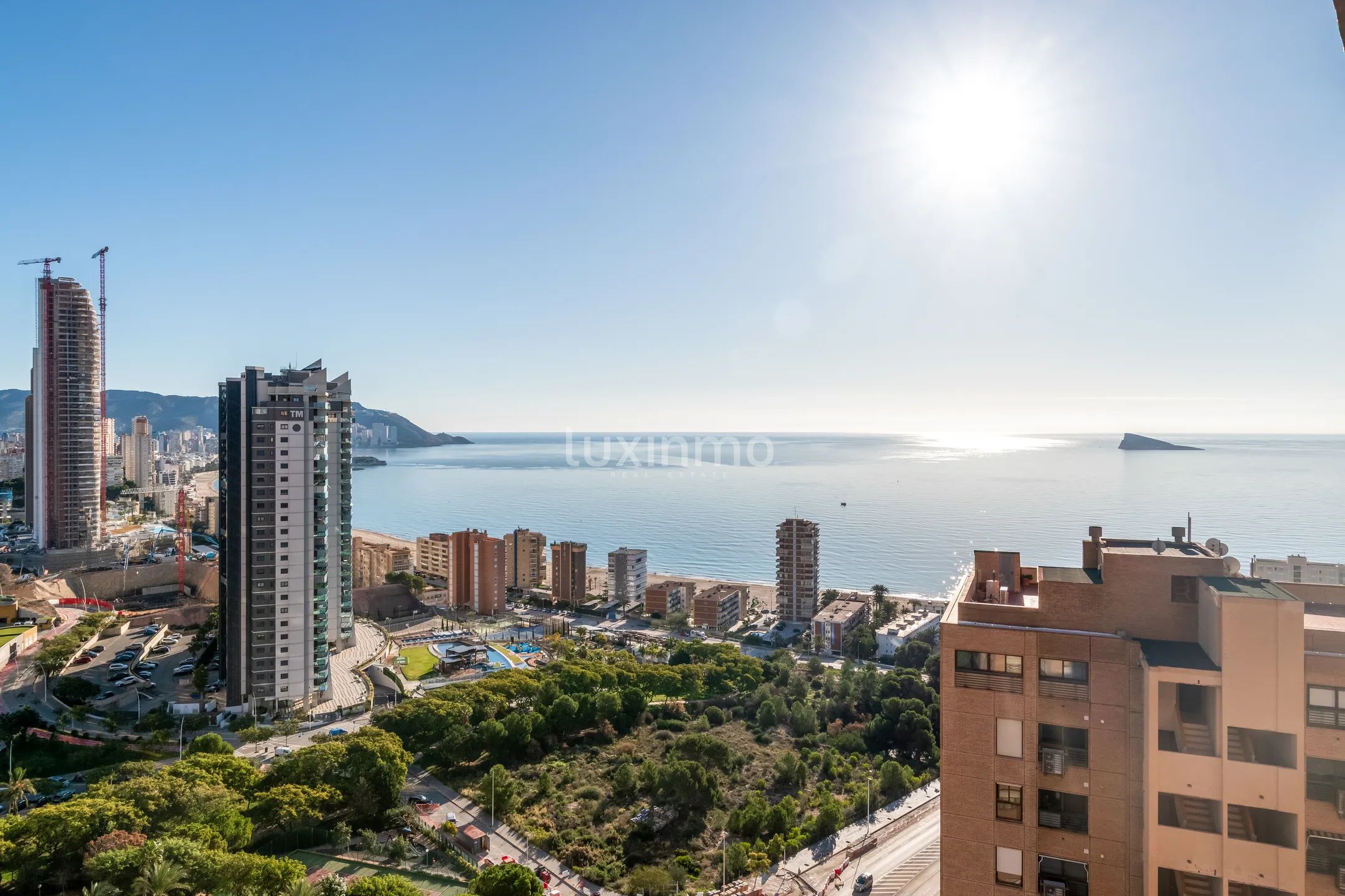 Charming apartment with sea and mountain views in Benidorm Poniente — photo 2