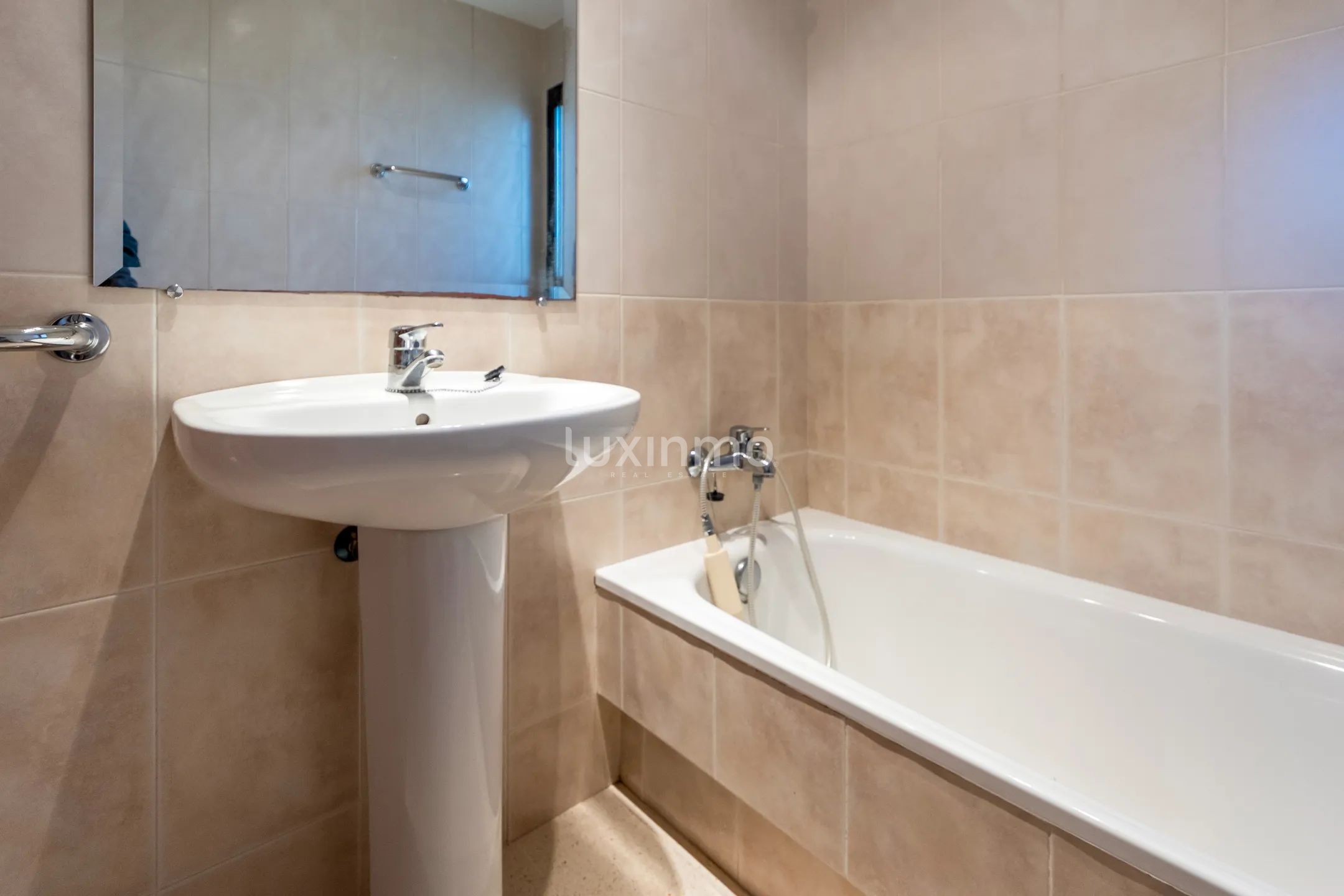 Charming apartment with sea and mountain views in Benidorm Poniente — photo 26