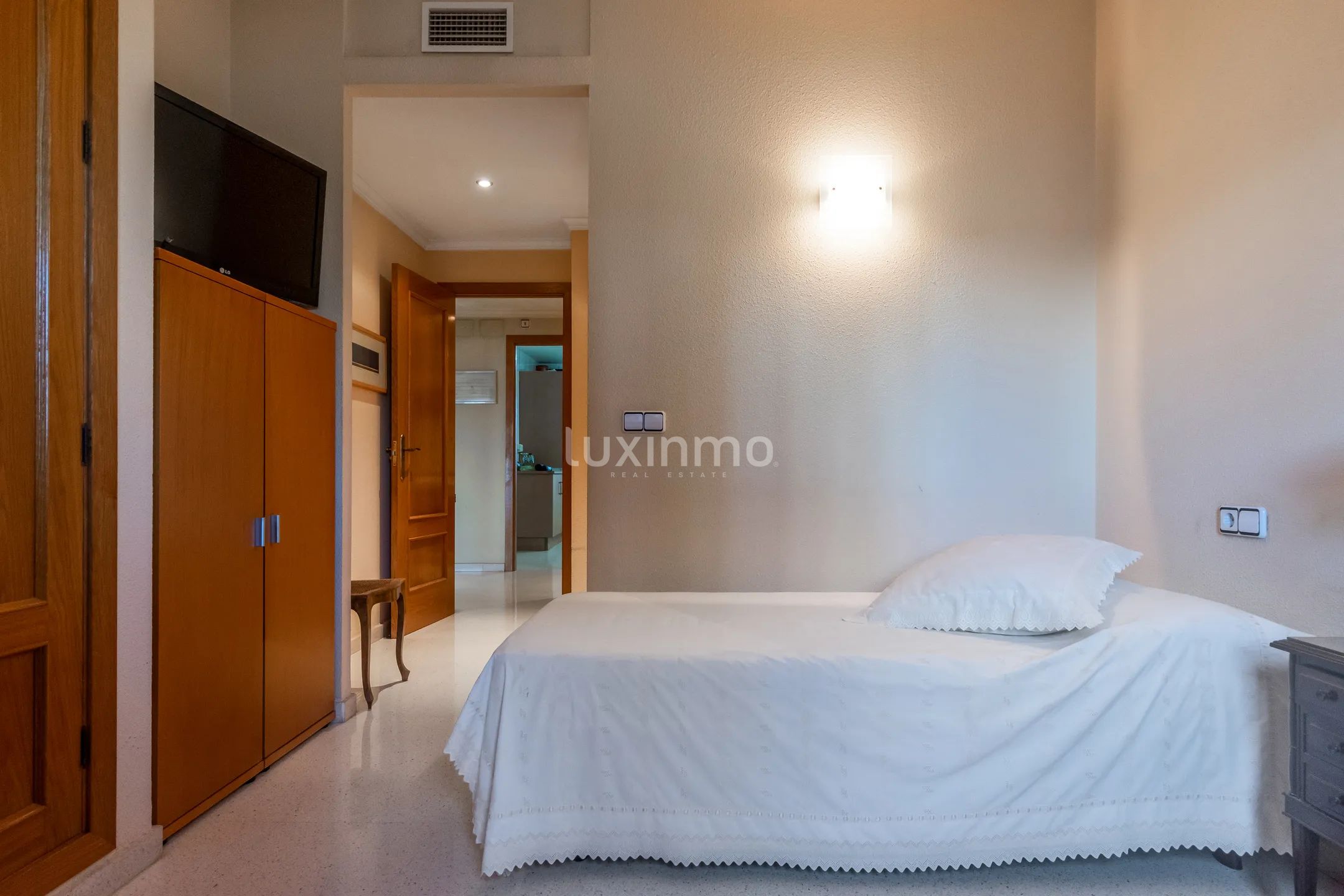 Charming apartment with sea and mountain views in Benidorm Poniente — photo 11