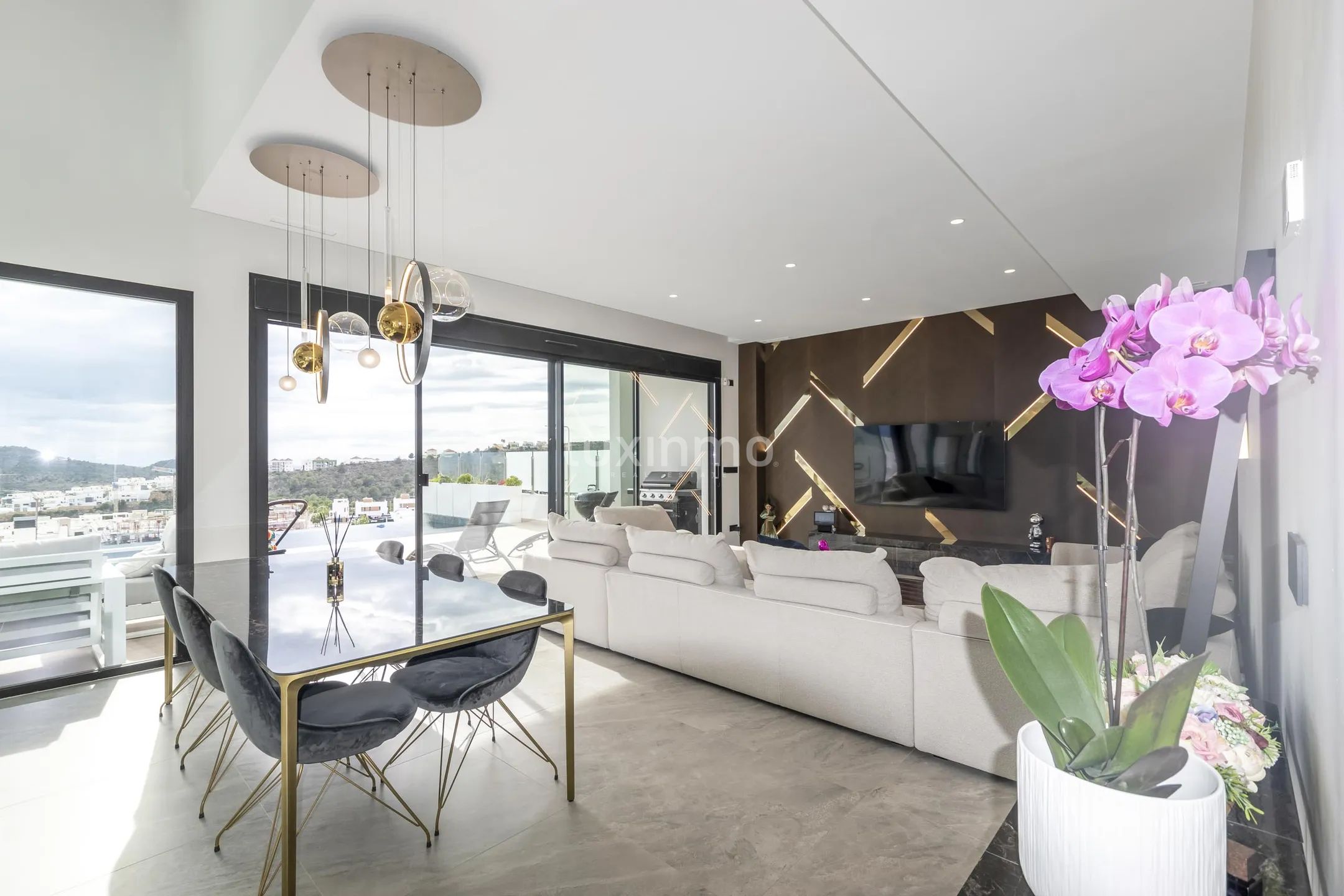 Luxurious 4-Bedroom villa with sea views in Finestrat — photo 3