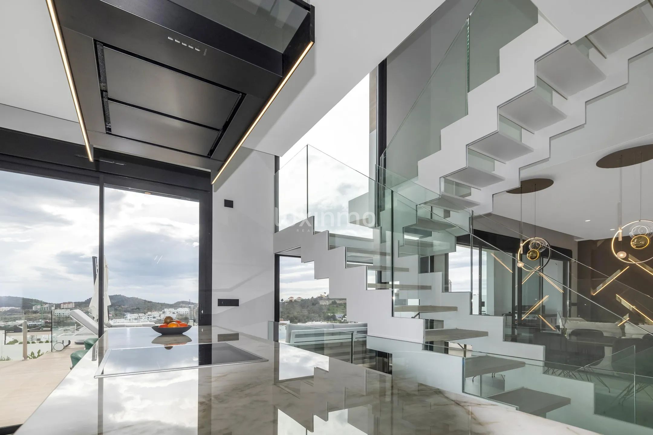 Luxurious 4-Bedroom villa with sea views in Finestrat — photo 2
