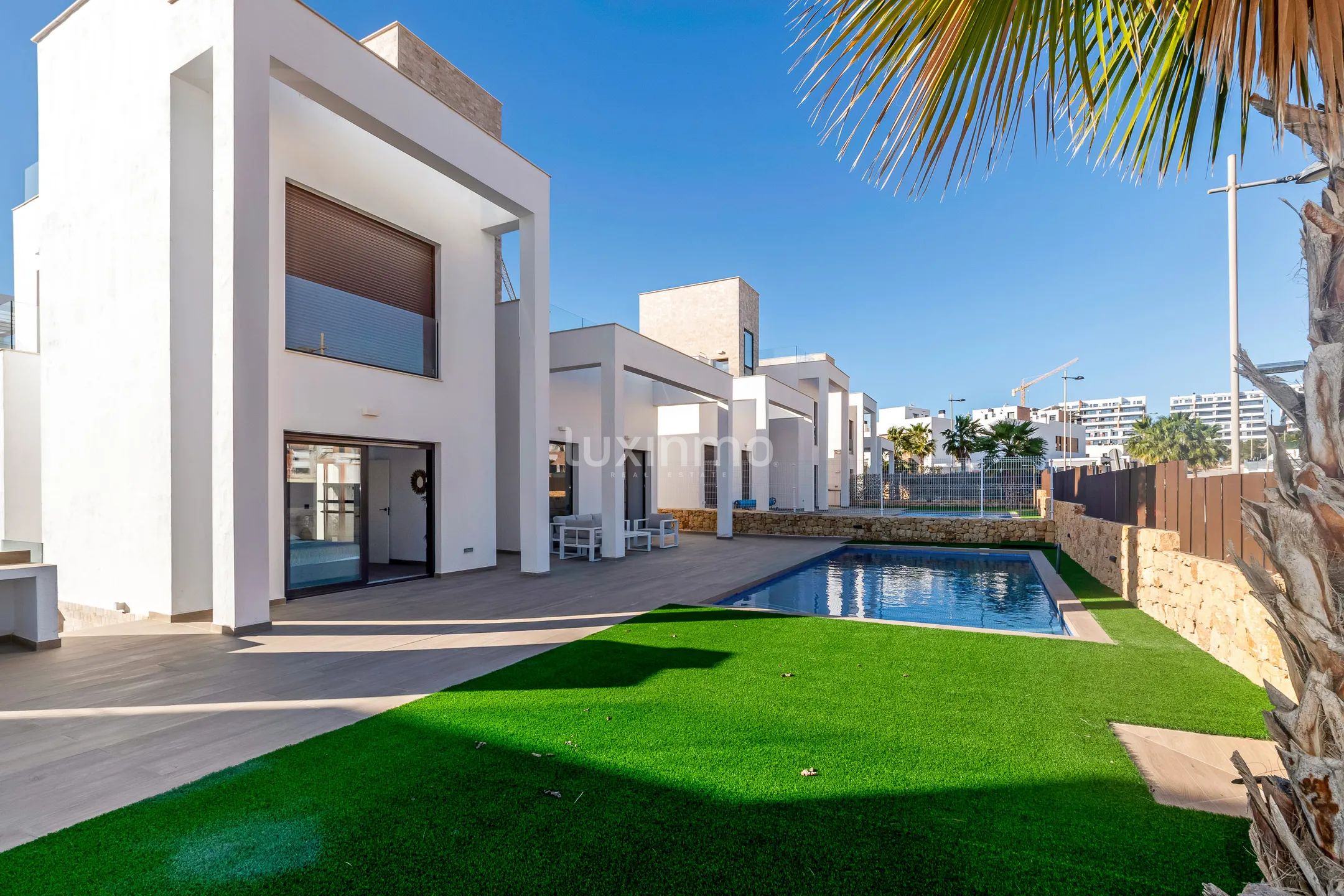 Новая современная вилла с 4 спальнями в Балькон-де-Финестрат