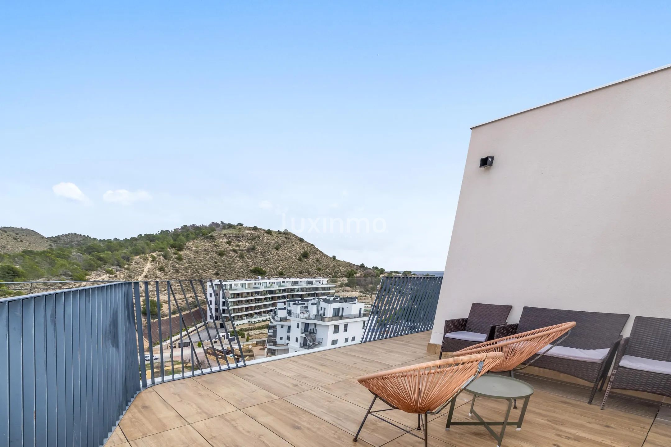 Penthouse 3-Bedroom with Sea Views in Villajoyosa — photo 35