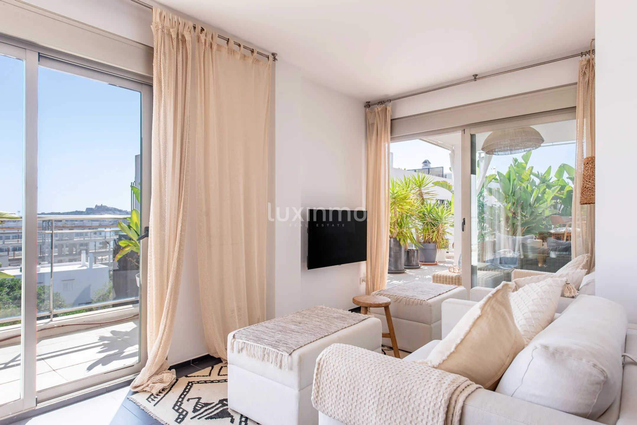 Spacious apartment in Talamanca with panoramic sea views — photo 11