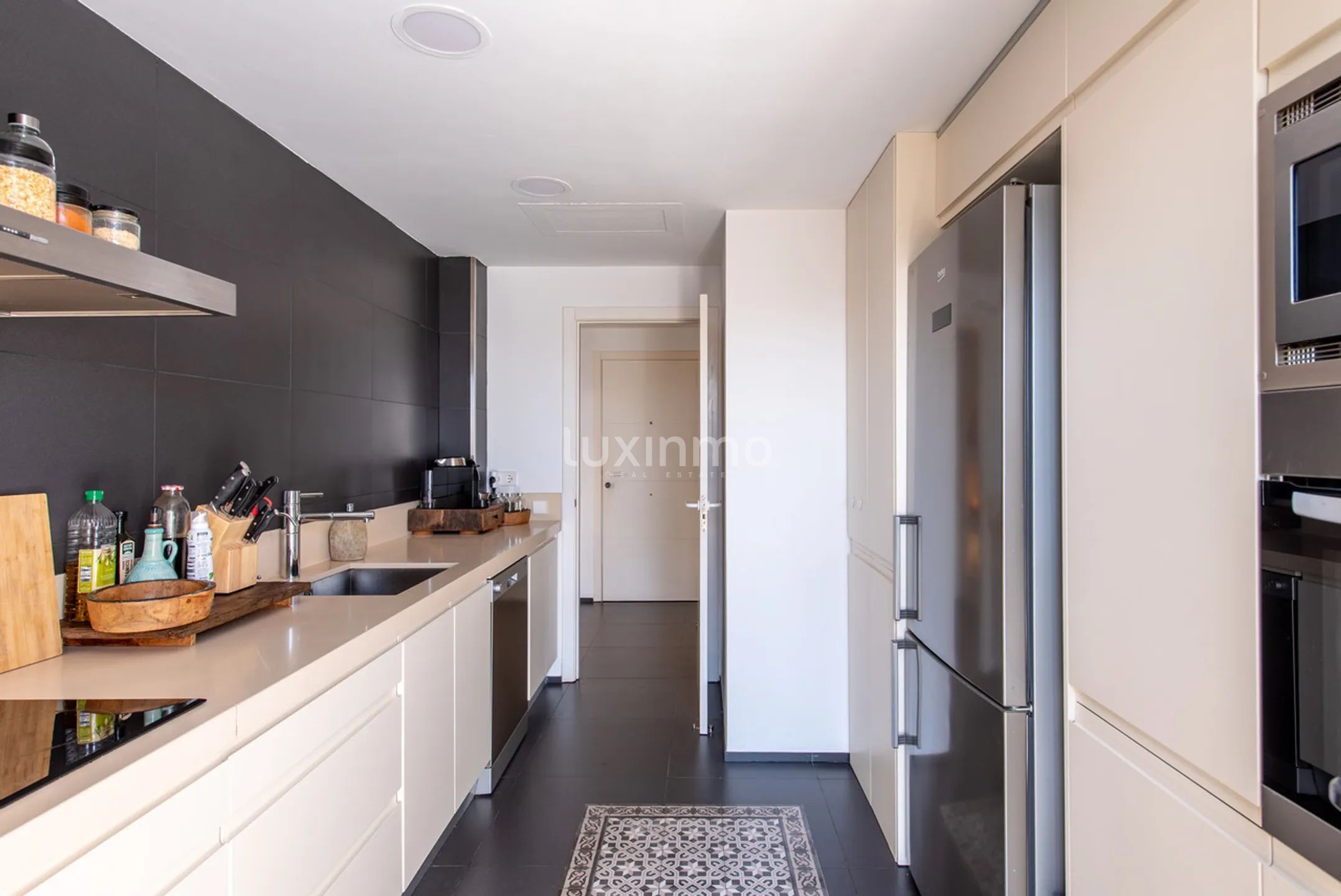 Spacious apartment in Talamanca with panoramic sea views — photo 18