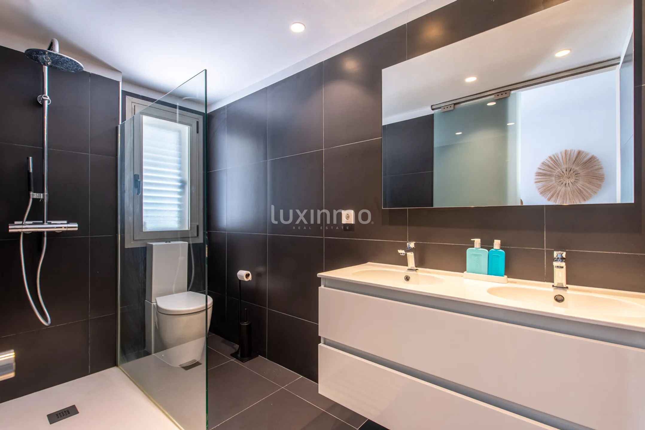 Spacious apartment in Talamanca with panoramic sea views — photo 17