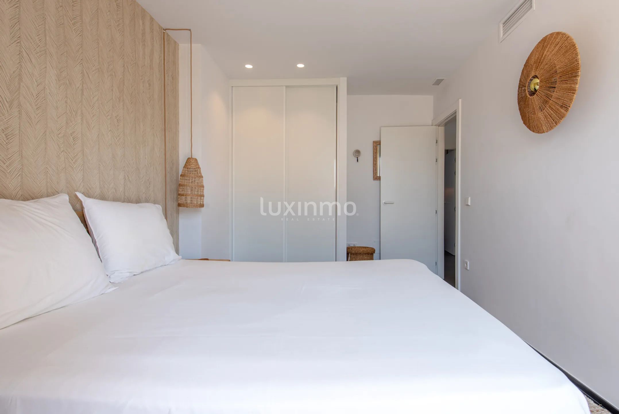 Spacious apartment in Talamanca with panoramic sea views — photo 14