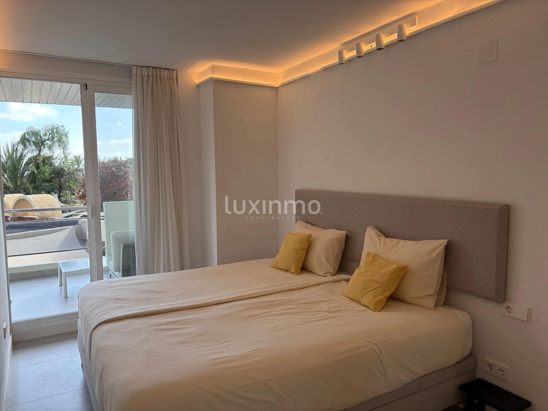 Beautiful newly refurbished flat in Marina Botafoch — photo 16