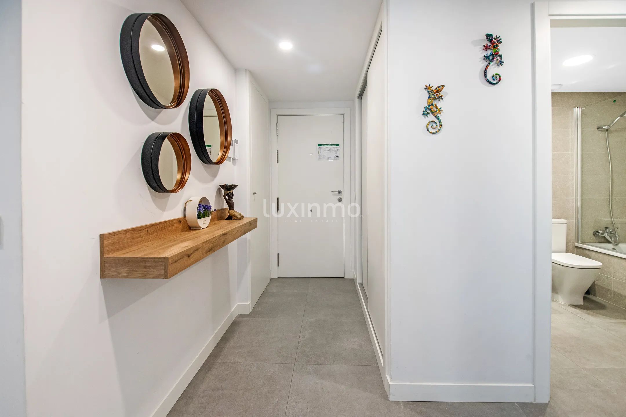 Modern apartment with mountain and sea views in Calpe — photo 18