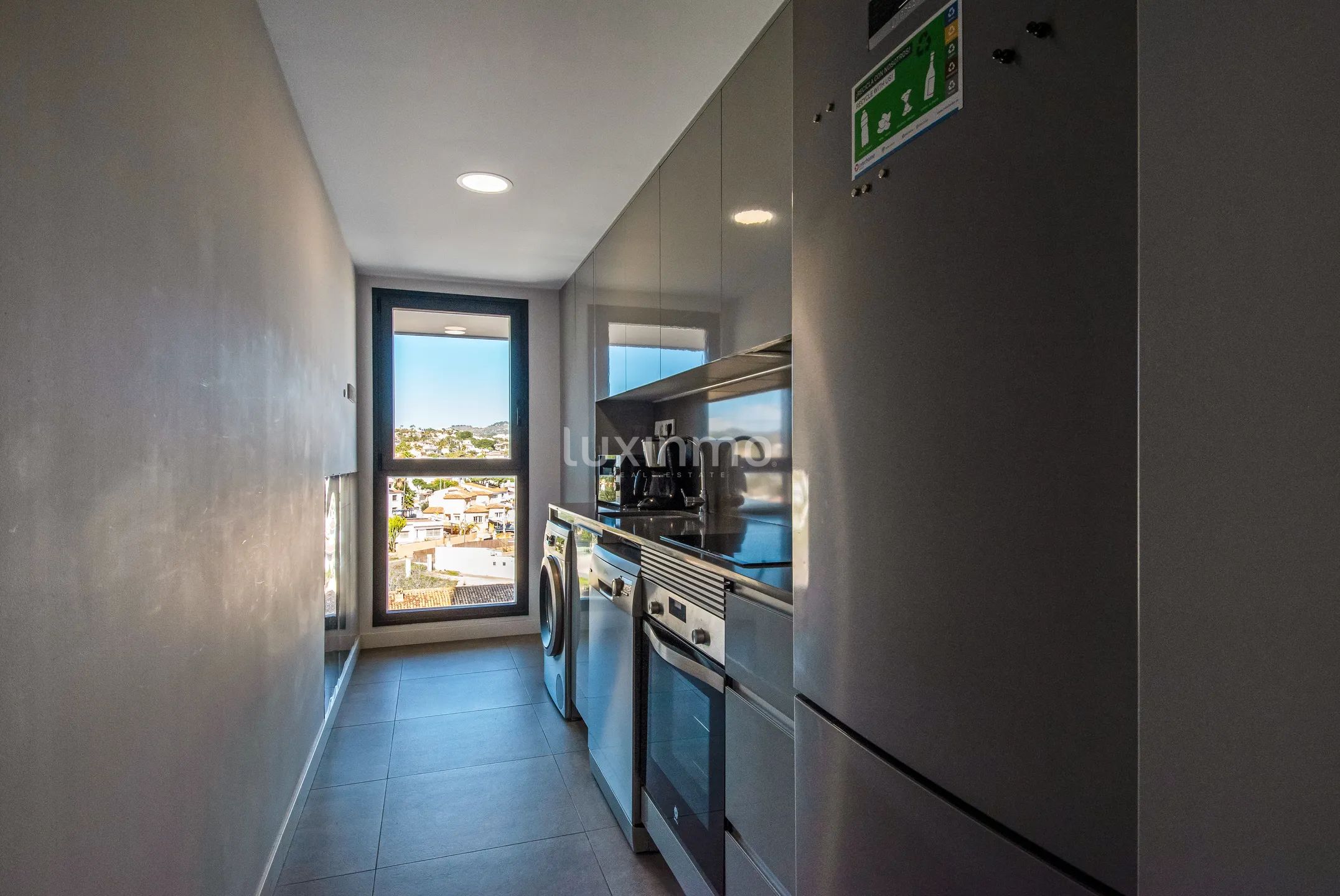 Modern apartment with mountain and sea views in Calpe — photo 15