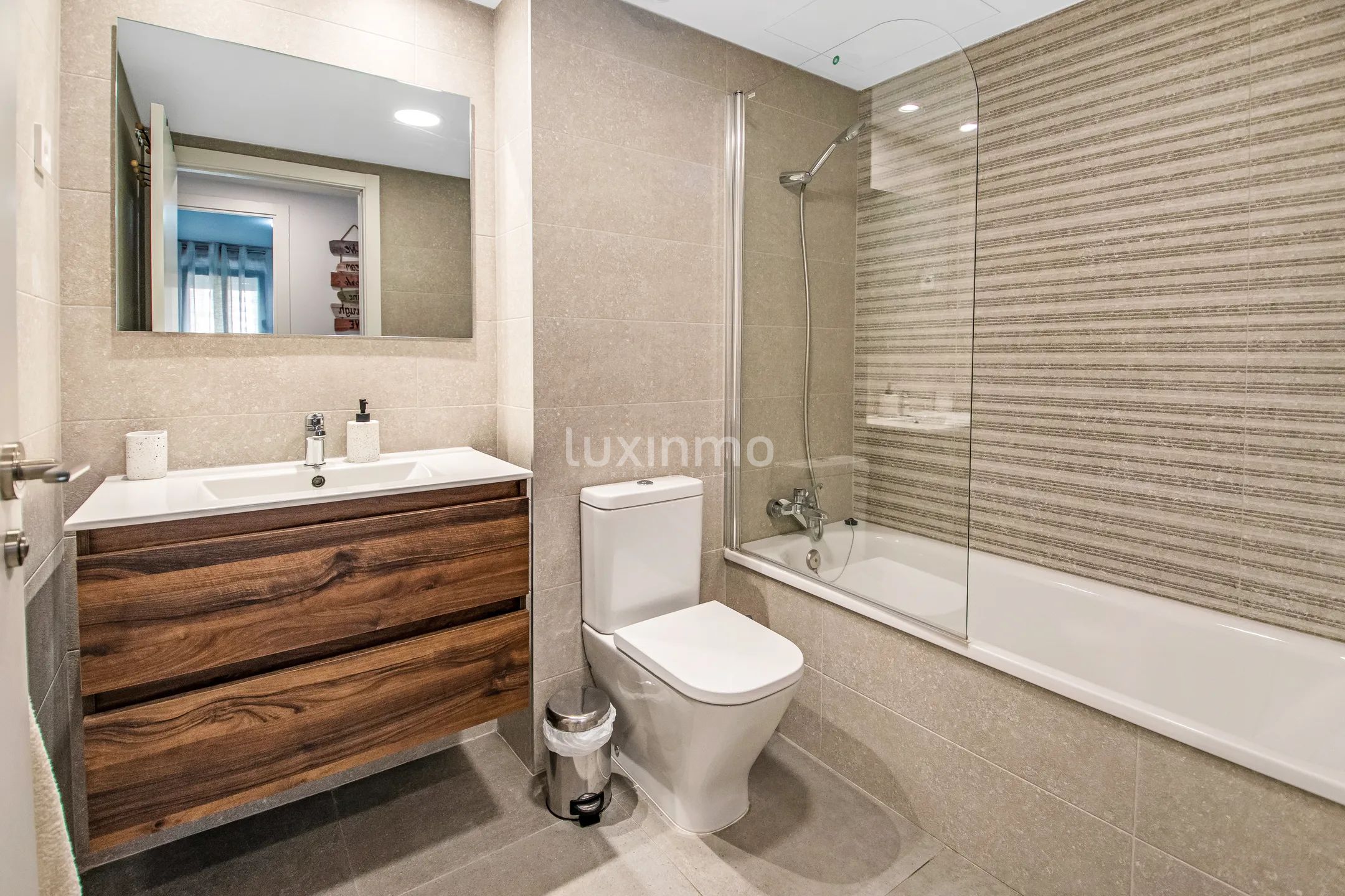 Modern apartment with mountain and sea views in Calpe — photo 20